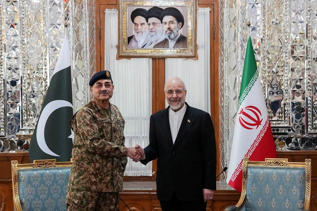 Iranian Parliament Speaker Mohammad Bagher Ghalibaf meets with Pakistan army chief Asim Munir, in Tehran, Iran, April 16, 2026. Iranian Parliament Speaker Office/WANA (West Asia News Agency)/Handout via REUTERS ATTENTION EDITORS - THIS PICTURE WAS PROVIDED BY A THIRD PARTY. BEST QUALITY AVAILABLE.