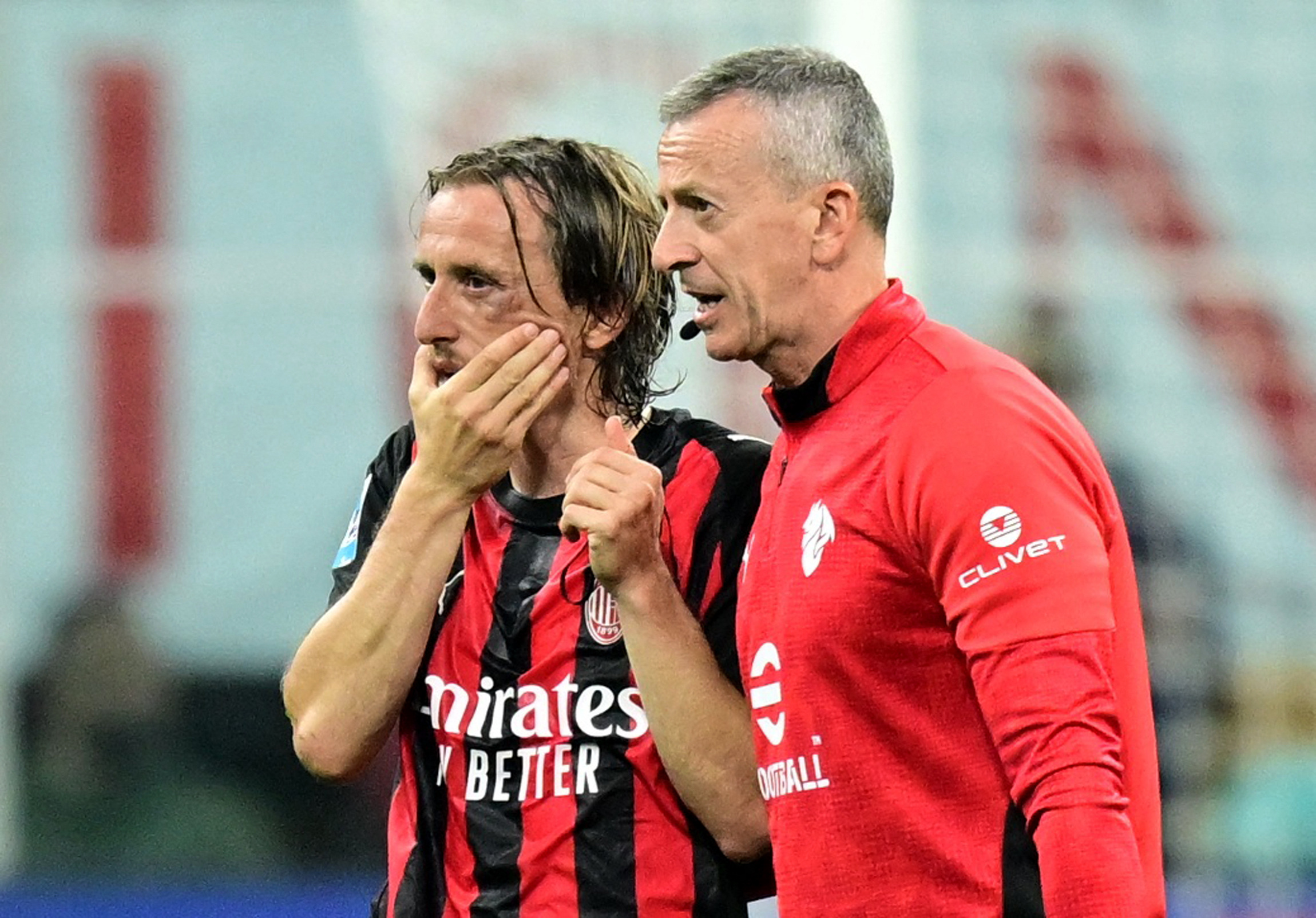 AC Milan's Luka Modric left the pitch after sustaining an injury