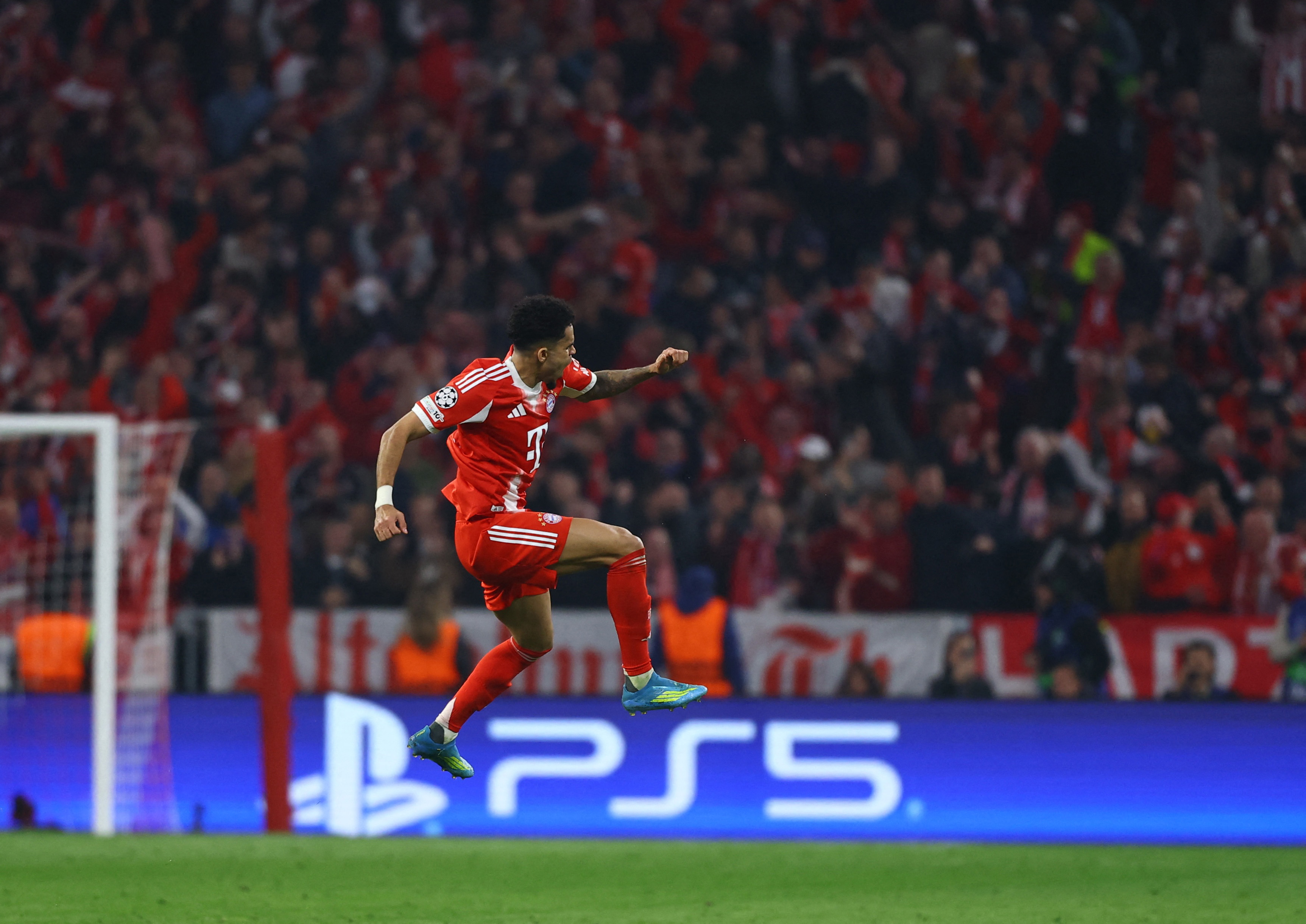 Soccer Football - UEFA Champions League - Quarter Final - Second Leg - Bayern Munich v Real Madrid - Allianz Arena, Munich, Germany - April 15, 2026 Bayern Munich's Luis Diaz celebrates scoring their third goal REUTERS/Kai Pfaffenbach