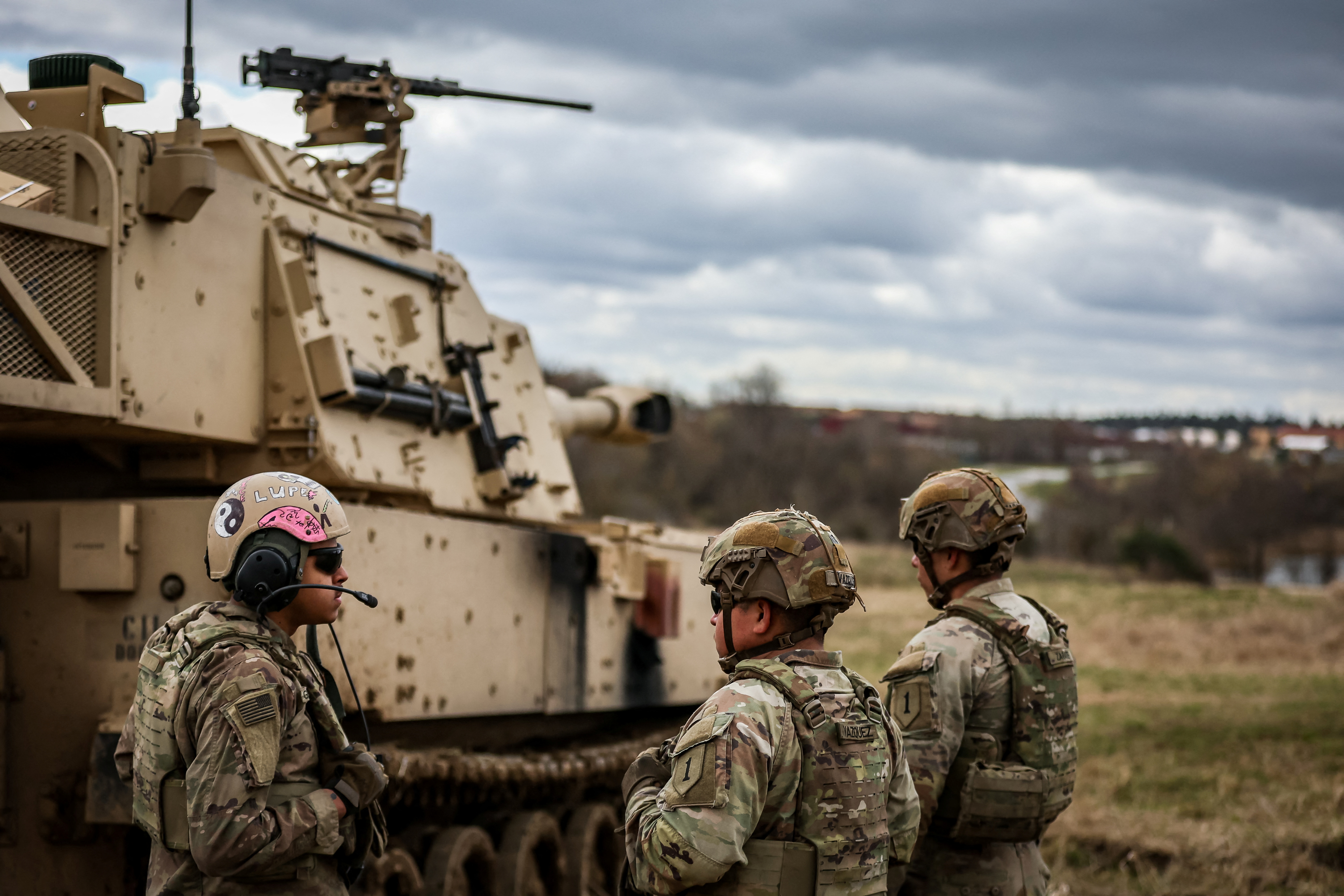 A M109A7 Paladin Self-Propelled 155mm Howitzer and soldiers of theU.S. Army take part at the live firing exercise DYNAMIC FRONT 23 at Grafenwoehr training site in Grafenwoehr, Germany, March 28, 2023. REUTERS/Leonhard Simon