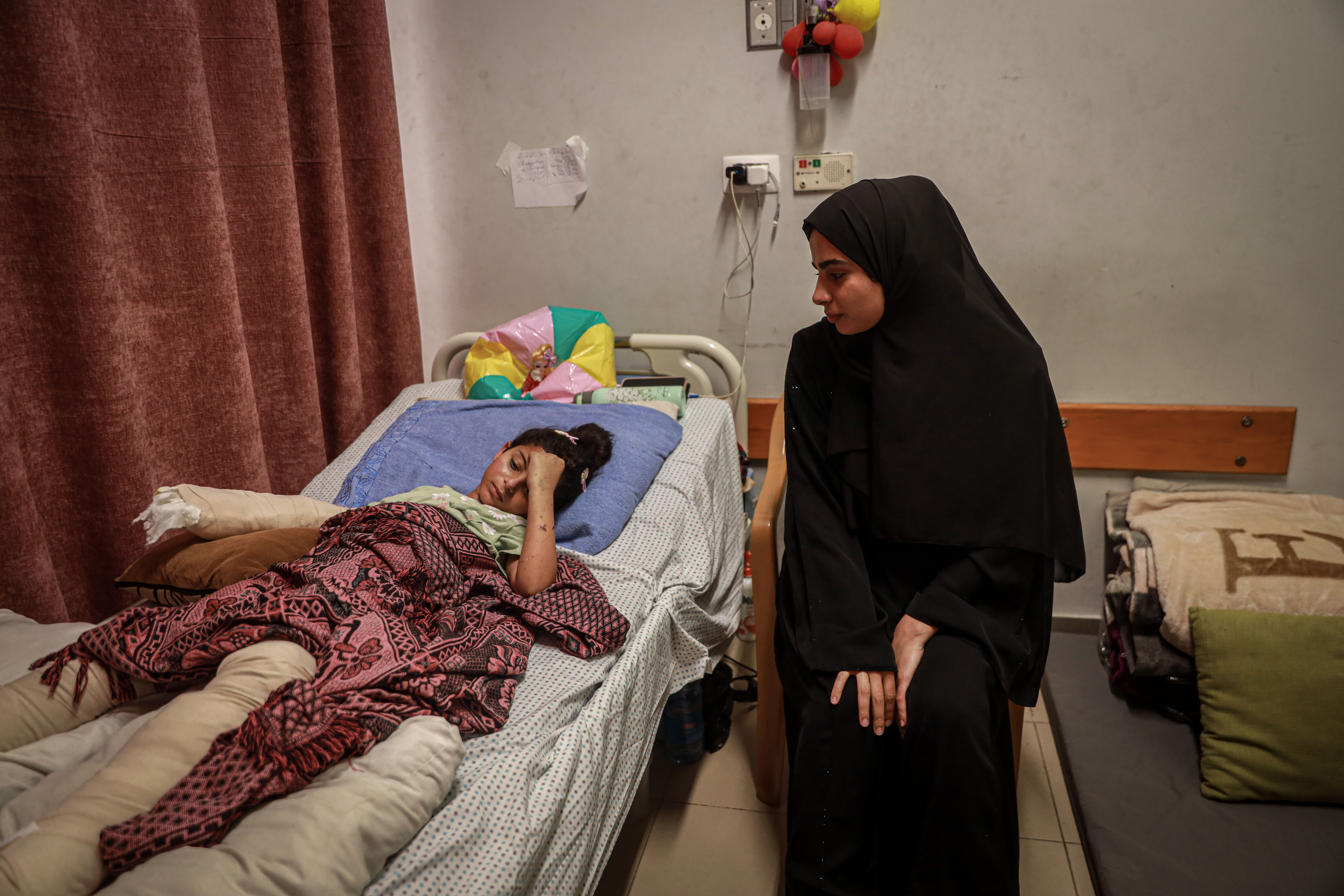 Hala Lubbad with her aunt, Haneen Lubbad, at al-Shifa Hospital