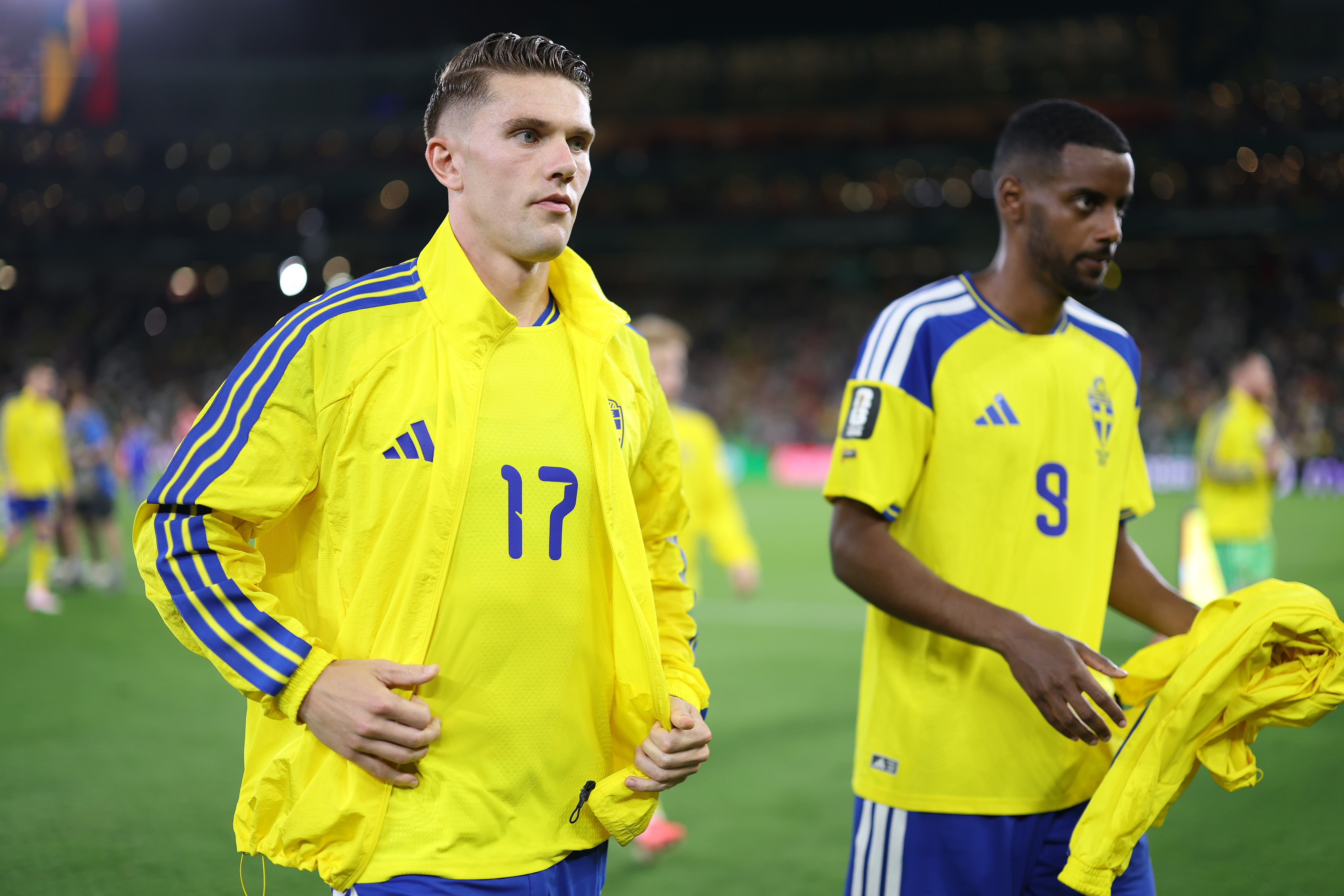 Alexander Isak ‌and Viktor Gyokeres react.