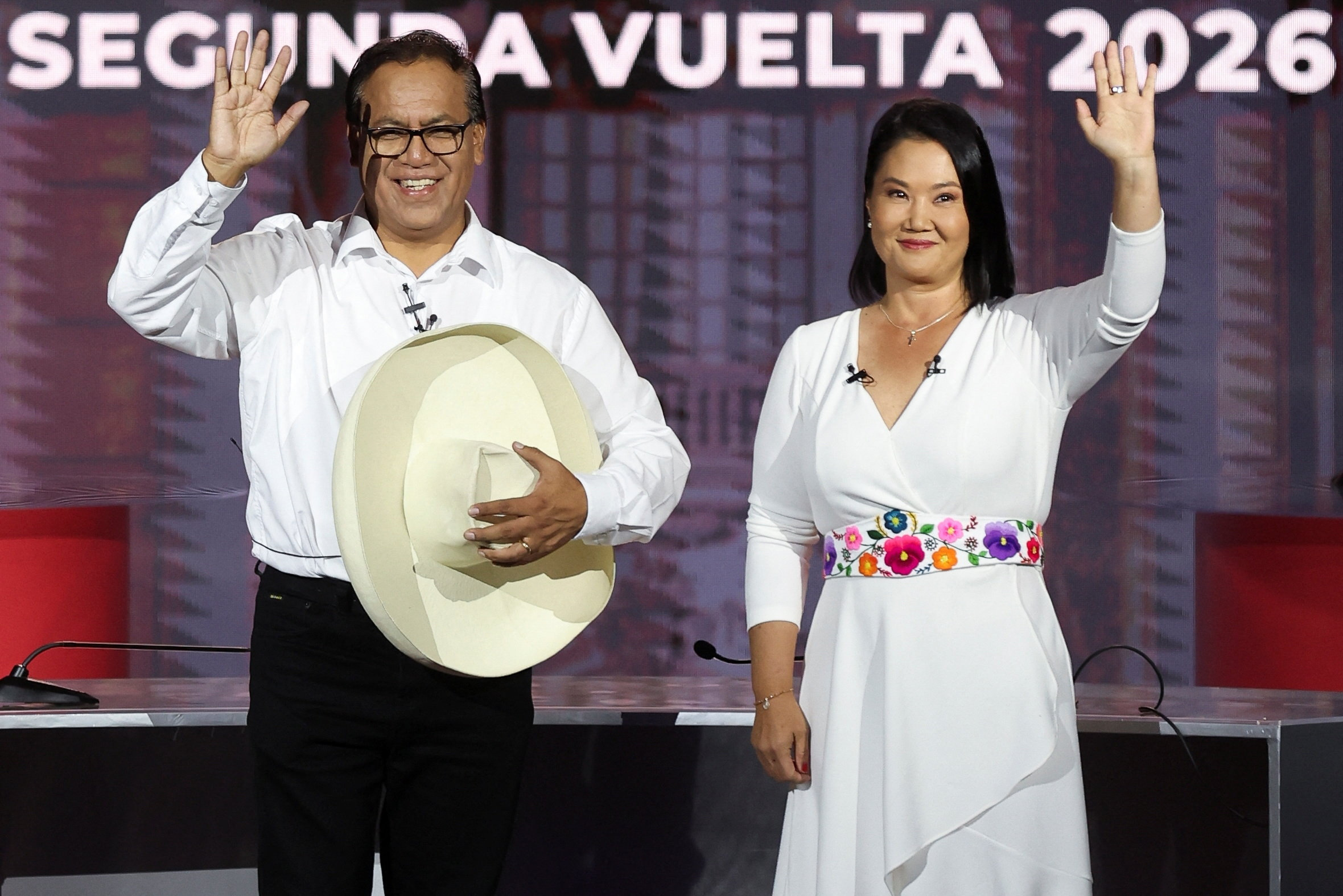 Peru's right-wing presidential candidate Keiko Fujimori and leftist candidate Roberto Sanchez gesture before a televised debate, ahead of the June 7 runoff presidential vote, in Lima, Peru, May 31, 2026. REUTERS/Alessandro Cinque