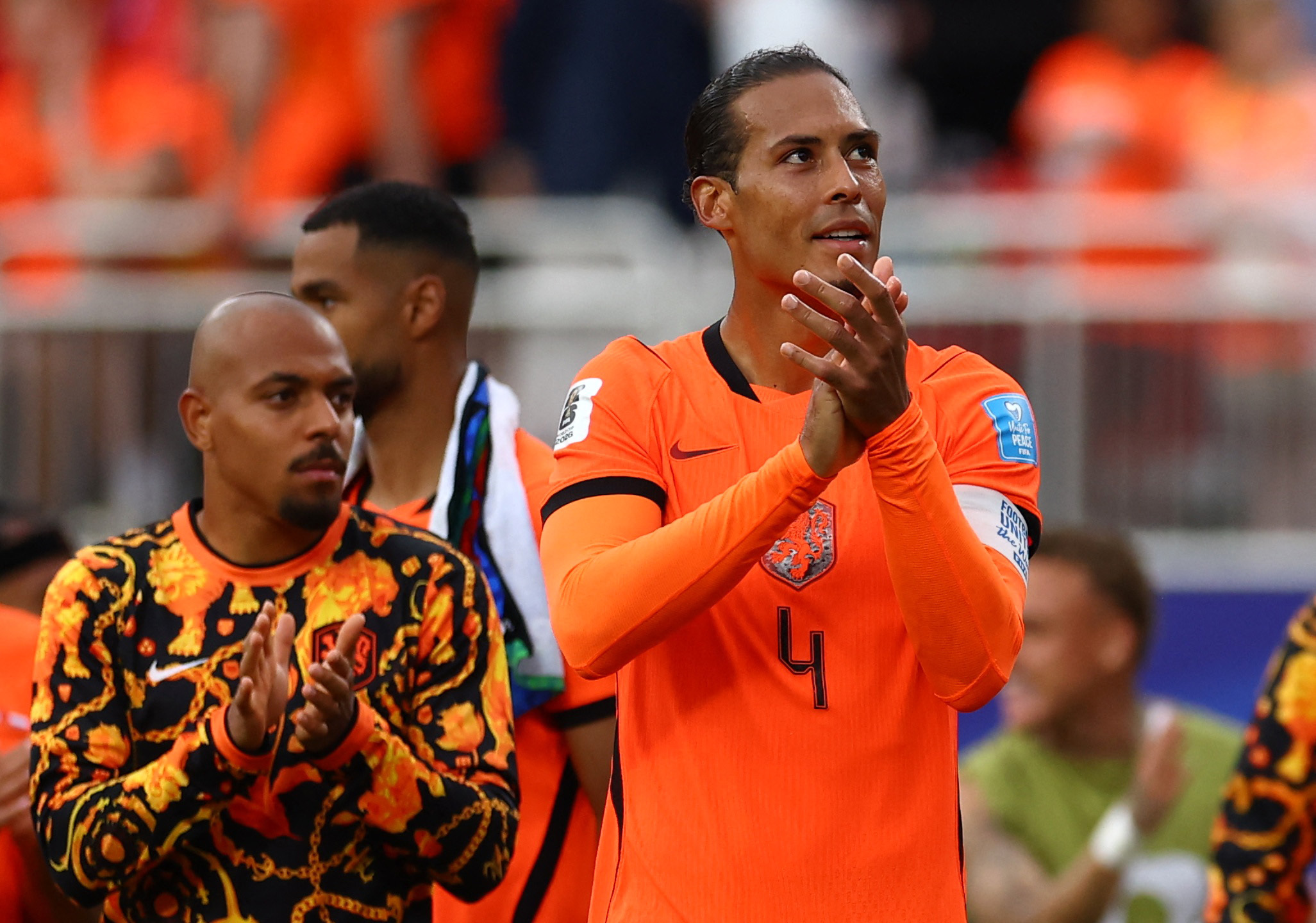 Soccer Football - FIFA World Cup 2026 - Group F - Tunisia v Netherlands - Kansas City Stadium, Kansas City, Missouri, U.S. - June 25, 2026 Netherlands' Virgil van Dijk and Donyell Malen applaud fans after the match as Netherlands qualify for the knockout stages of the World Cup REUTERS/Claudia Greco