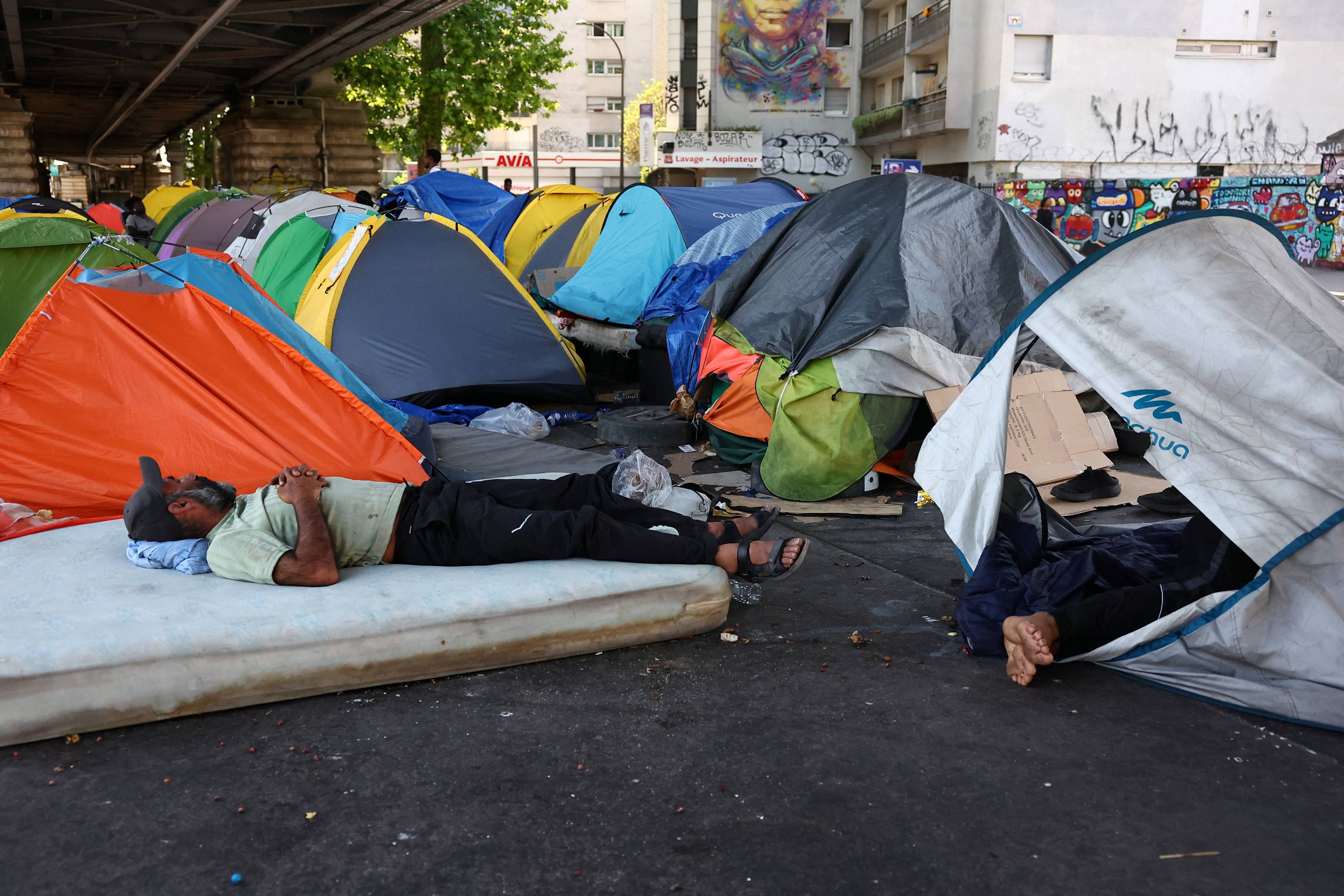 Migrants left to endure deadly Paris heat with little shelter or aid