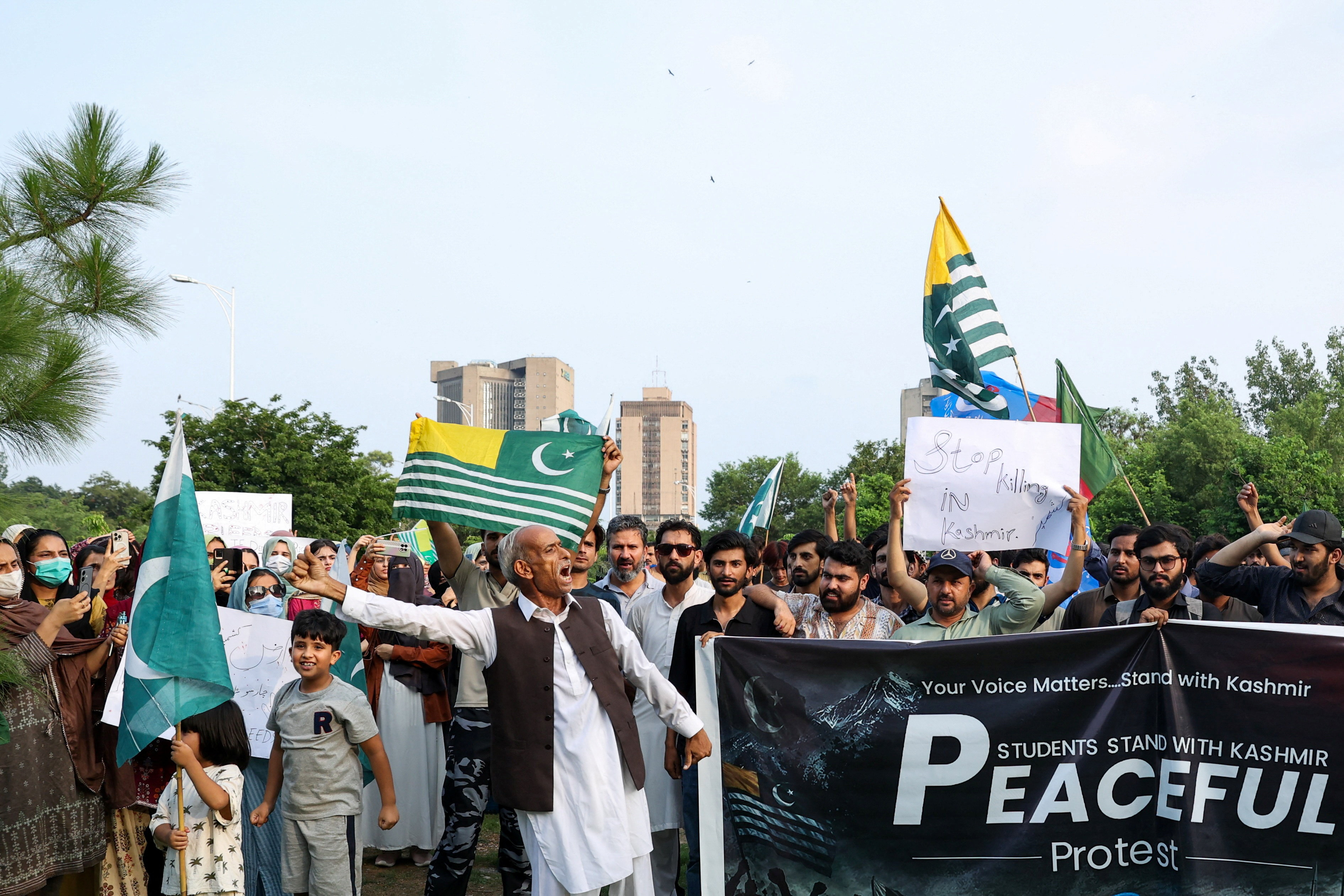 Islamabad residents rally in solidarity with Kashmir protests
