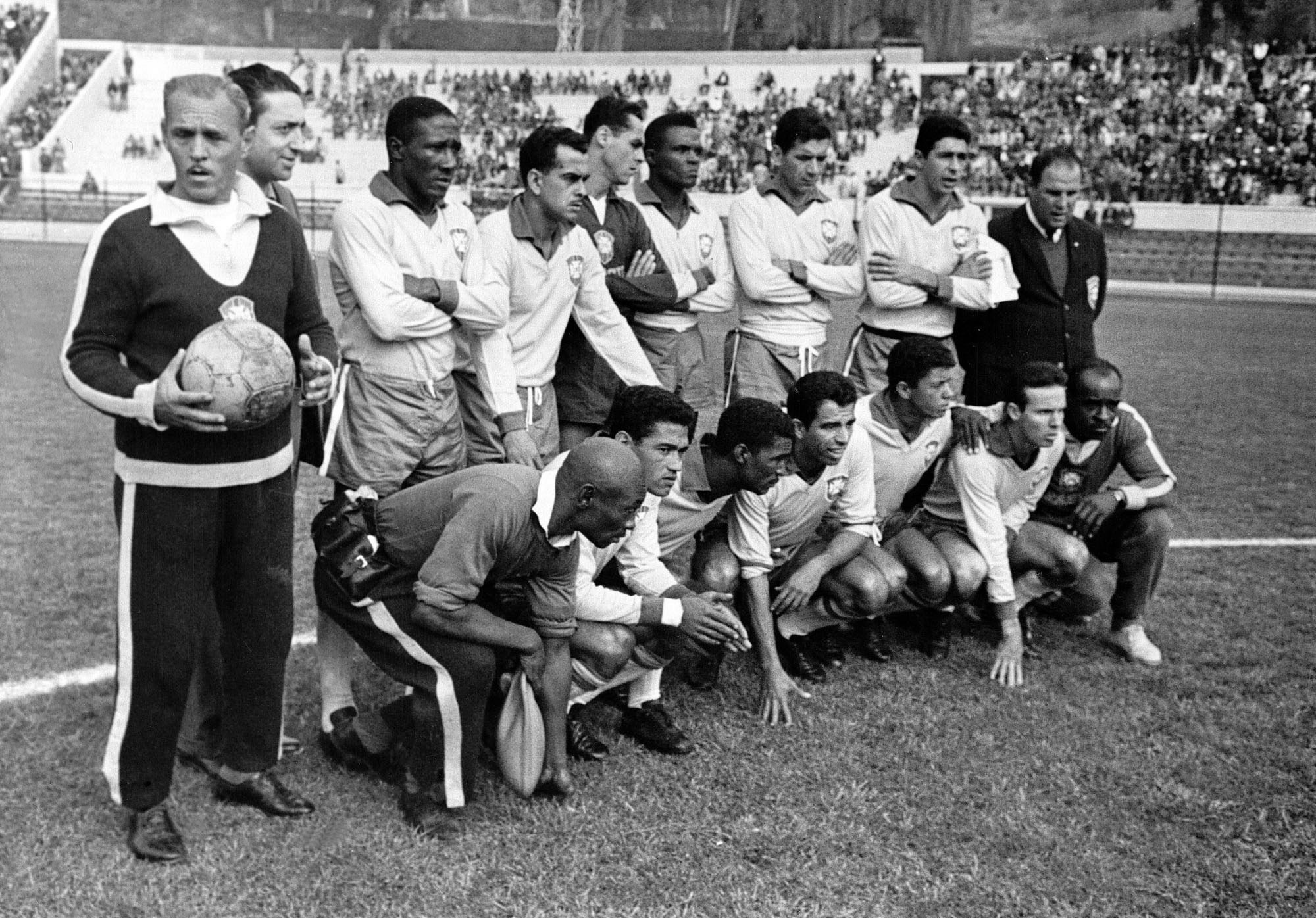 Brazil, defending World Cup champions line up for a team photo before their quarterfinal match against England at Vina Del Mar, Chile, June 10, 1962. From left, standing: two officials, Dejalma Santos, Zito, Gylmar, Zozimo, Nilton Santos, Mauro, official. Kneeling, flanked by two team officials: Garrincha, Didi, Vava, Amarildo and Zagallo. (AP Photo)