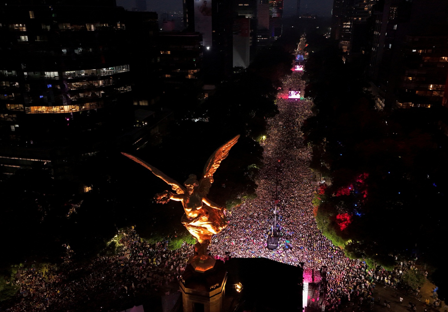 Soccer Football - FIFA World Cup 2026 - Round of 32 - Mexico v Ecuador - Fans gather in Mexico City - Mexico City, Mexico - June 30, 2026 A drone view shows Mexico fans gathering at the Angel de la Independencia before the match [Armando Vega/Reuters}