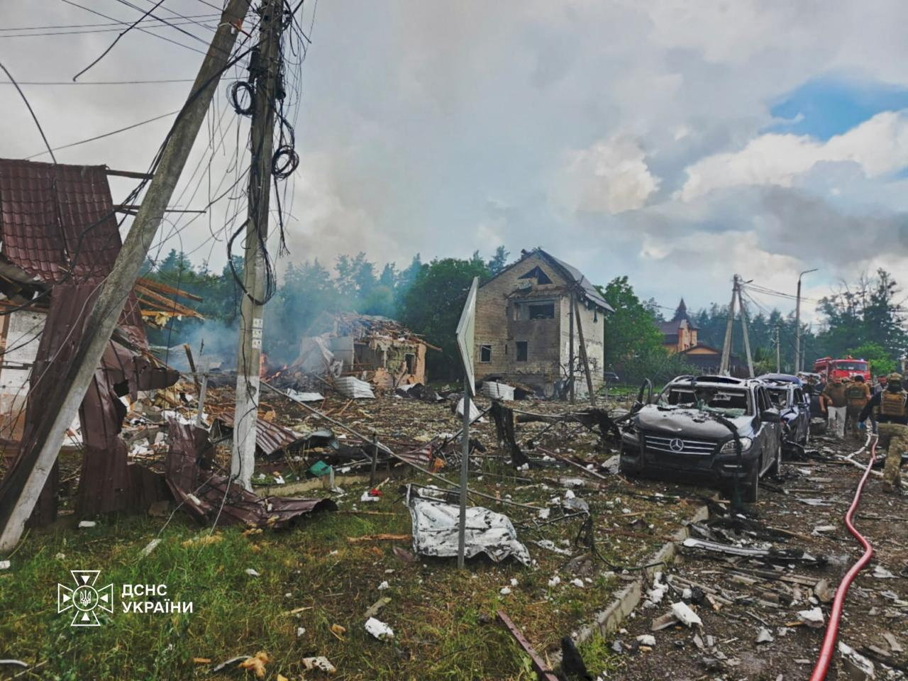 Emergency employees work at the site of a Russian missile strikes, amid Russia's attack on Ukraine, in Kyiv region, Ukraine July 24, 2026. Press service of the State Emergency Service of Ukraine/Handout via REUTERS ATTENTION EDITORS - THIS IMAGE HAS BEEN SUPPLIED BY A THIRD PARTY. DO NOT OBSCURE LOGO. BEST QUALITY AVAILABLE.