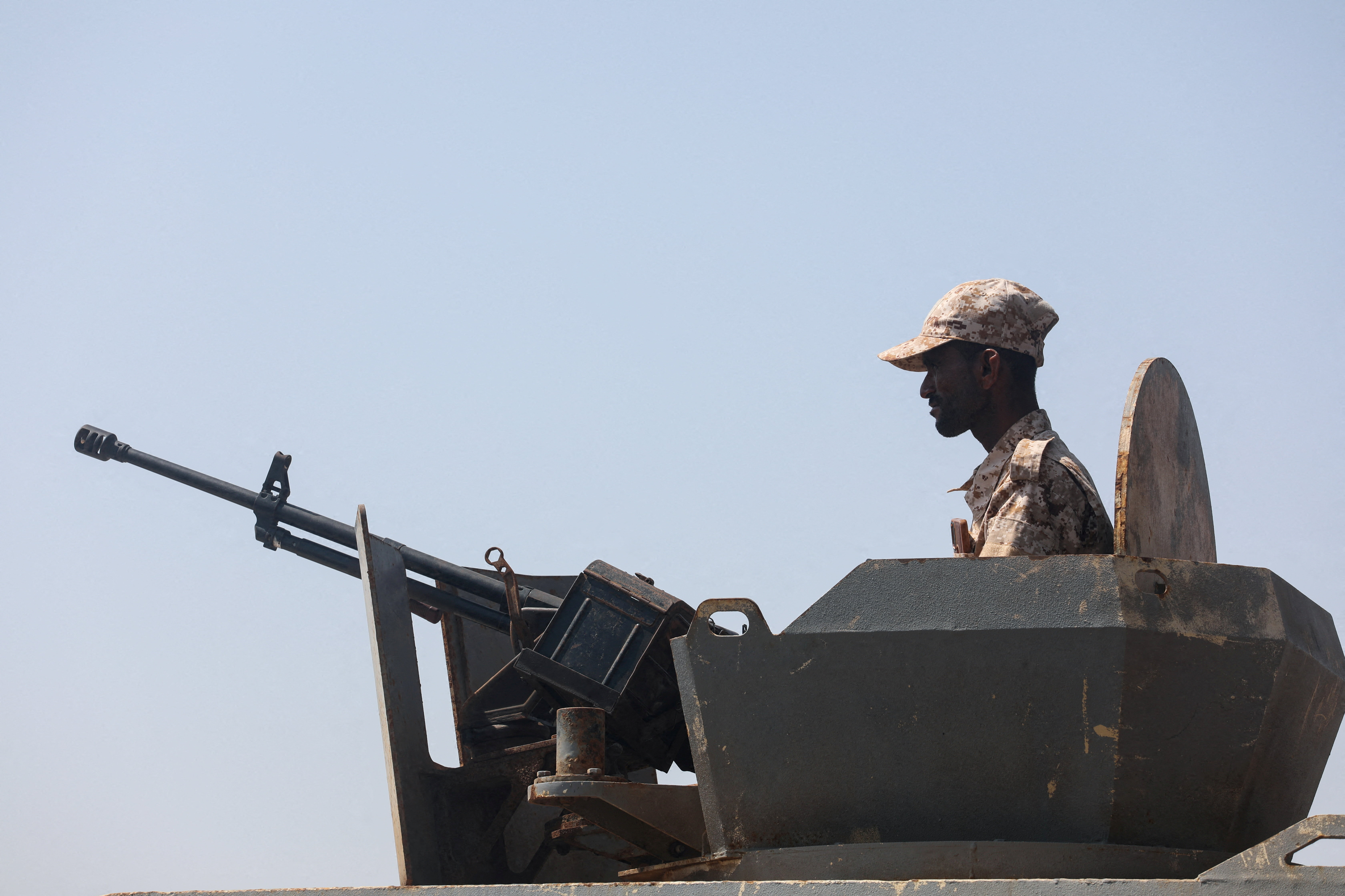 FILE PHOTO: A Yemeni soldier mans a machine gun mounted on a military patrol truck on the coast of Bab el-Mandeb, Yemen April 2, 2026. REUTERS/File Photo