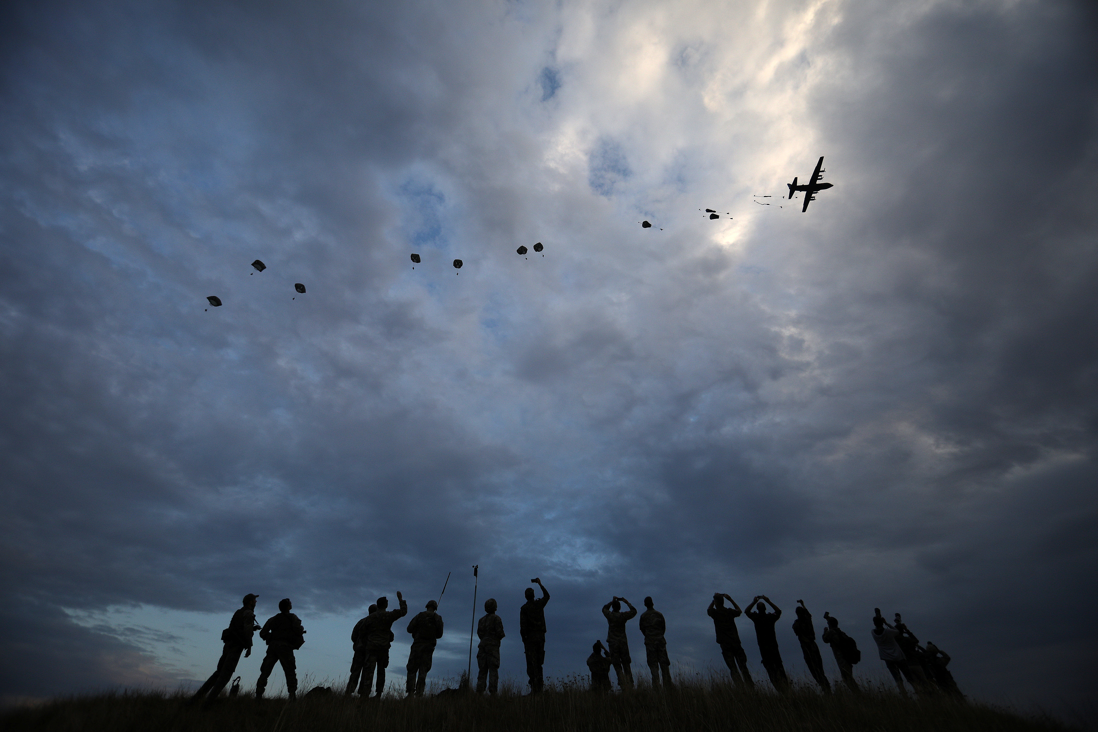 Paratroopers of NATO armies take part in "Swift Response 2017" military drill, a part of "Saber Guardian 2017" exercise, at Bezmer airfield, Bulgaria, July 18, 2017. REUTERS/Stoyan Nenov TPX IMAGES OF THE DAY
