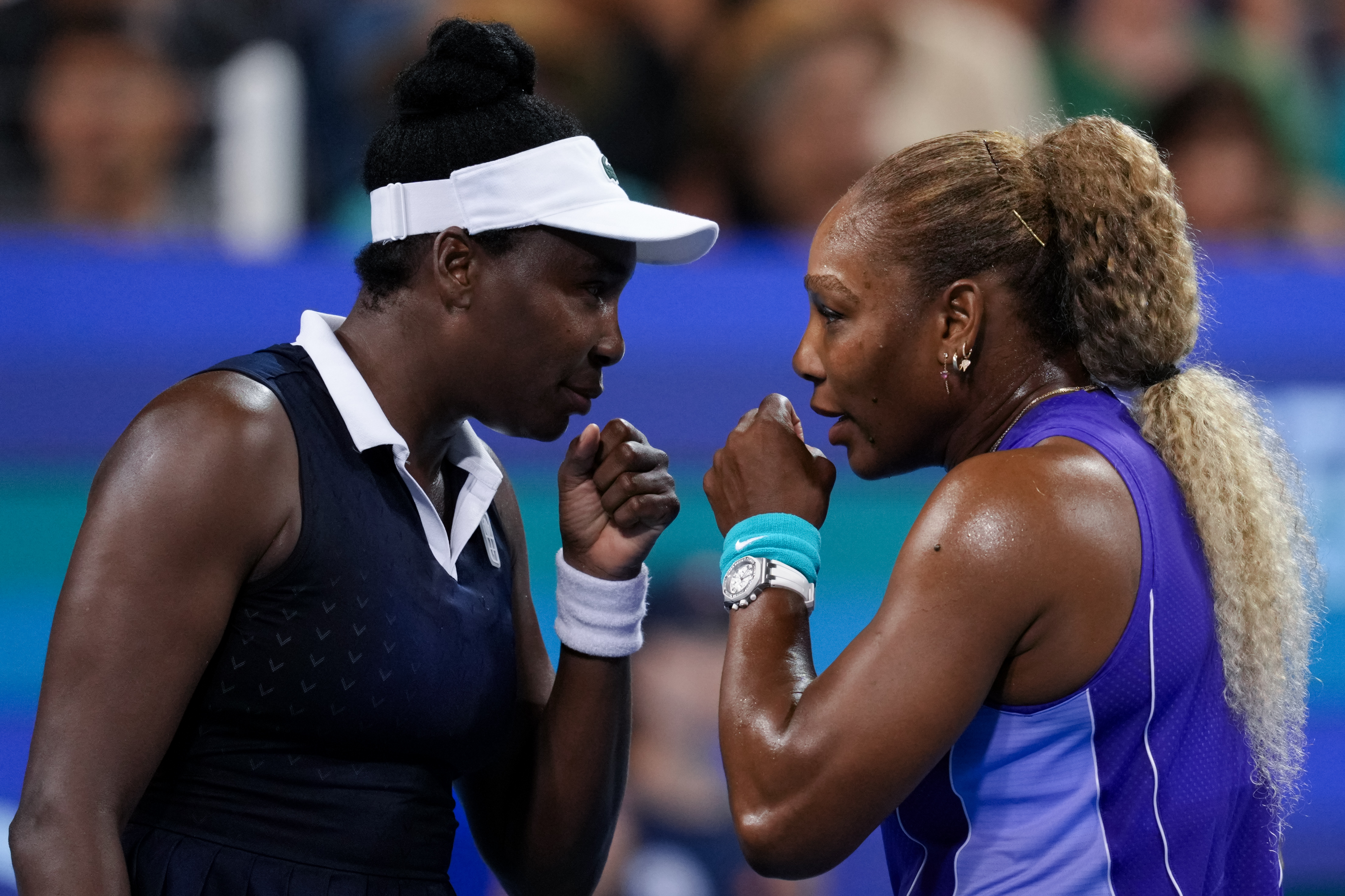 Serena and Venus Williams react.