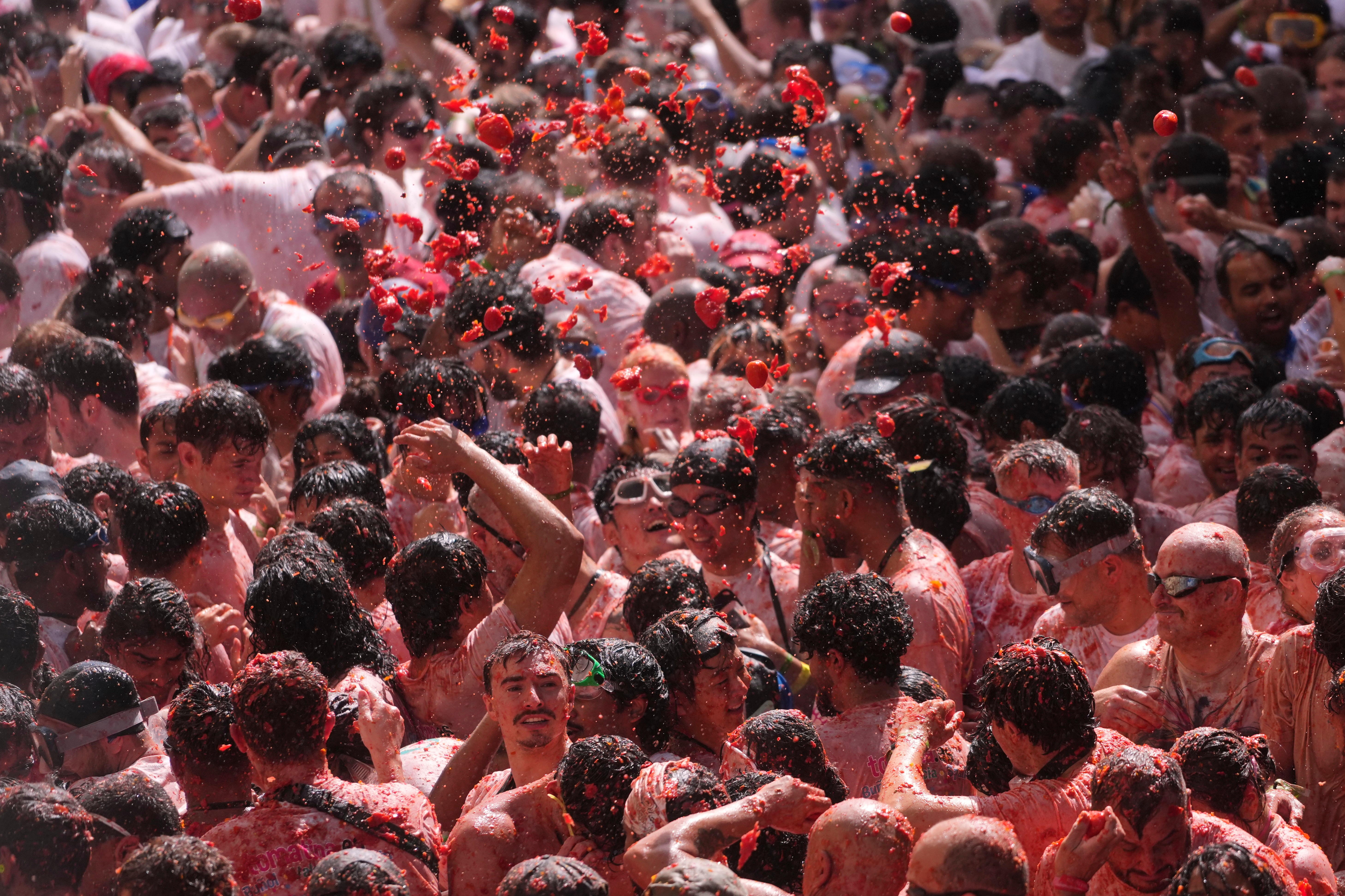 Thousands join Spain's La Tomatina festival for epic tomato battle