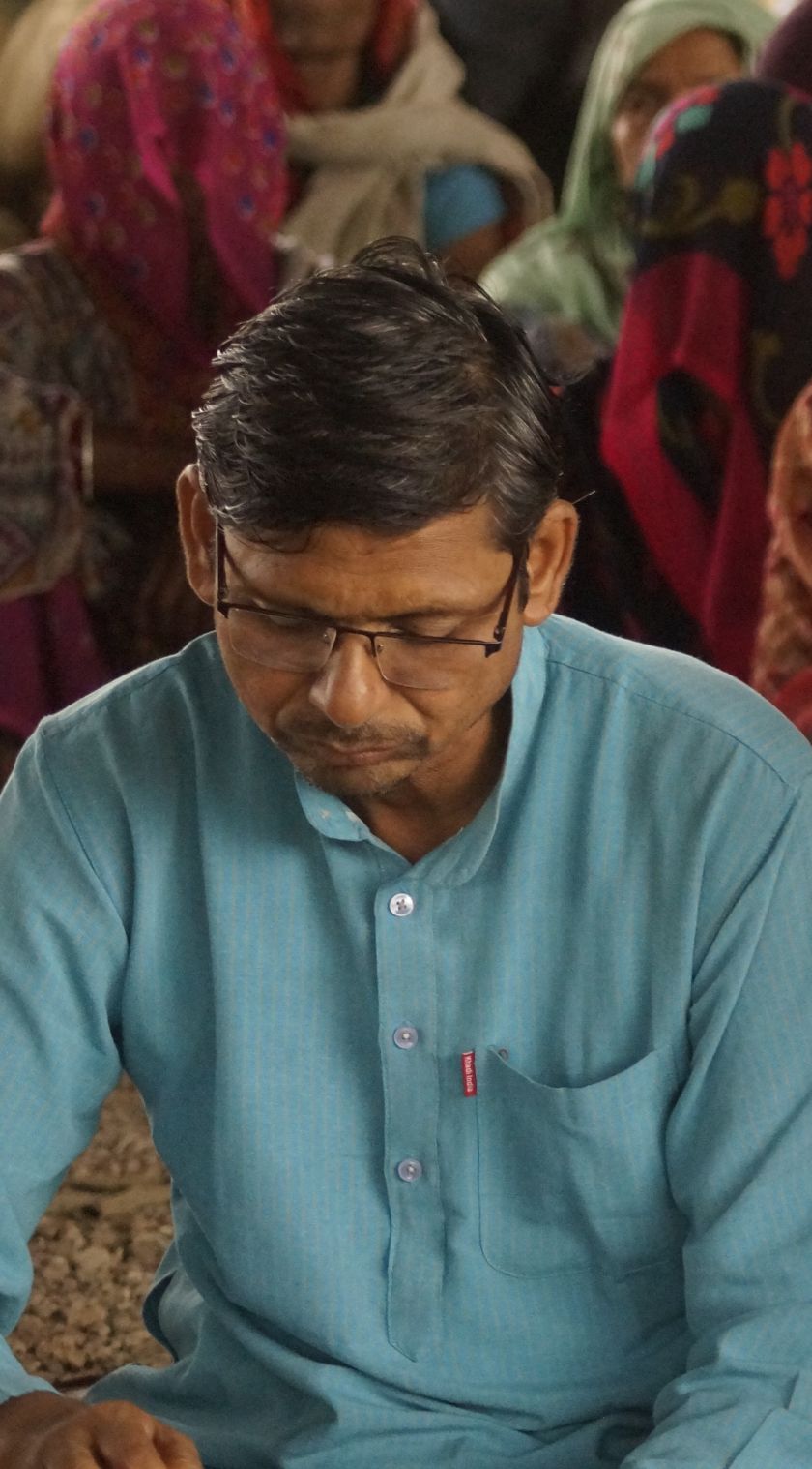 Amit Bhatnagar (L), convenor of the farmers’ rights organisation Jai Kisan Sangathan