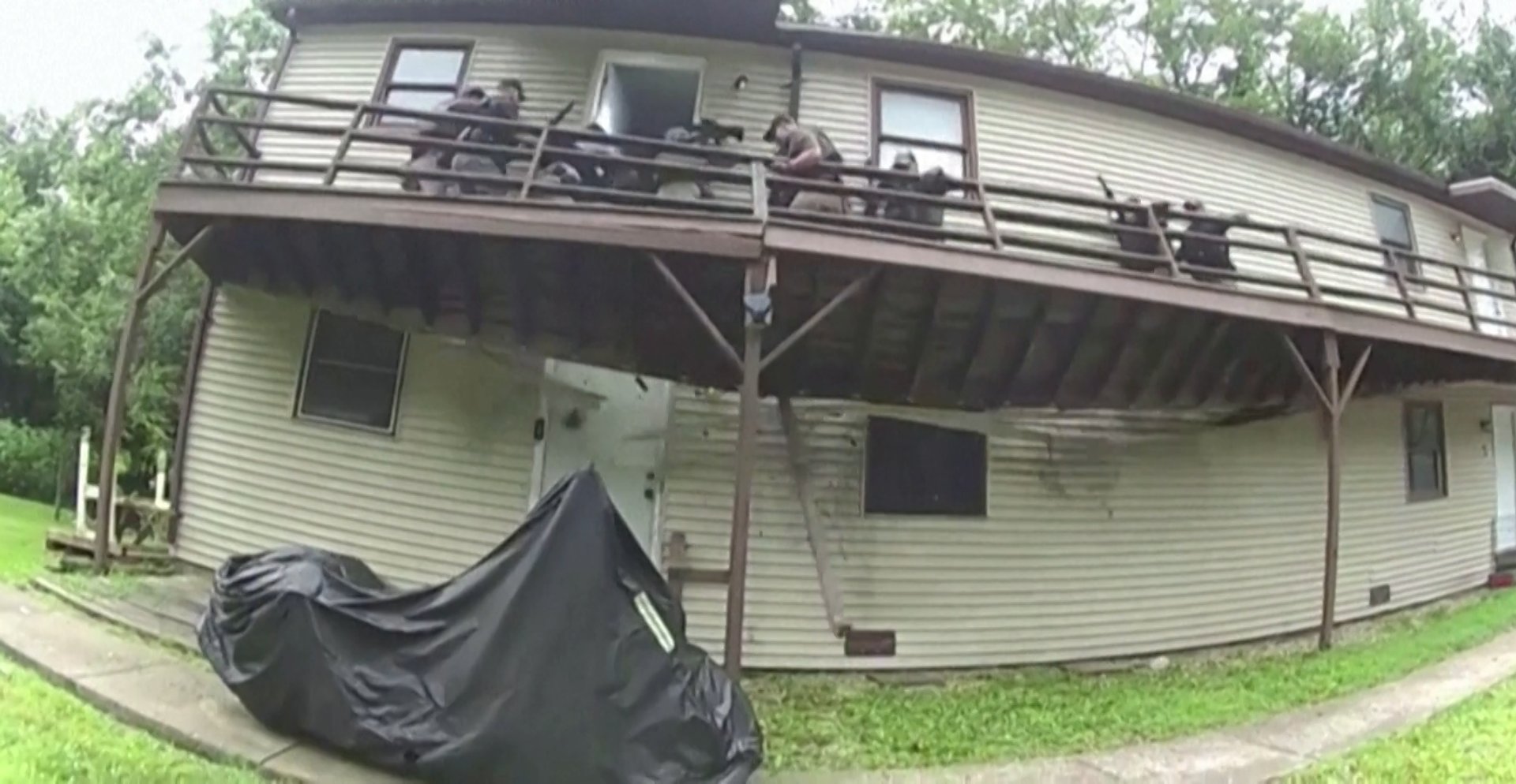Missouri police raid deck collapse