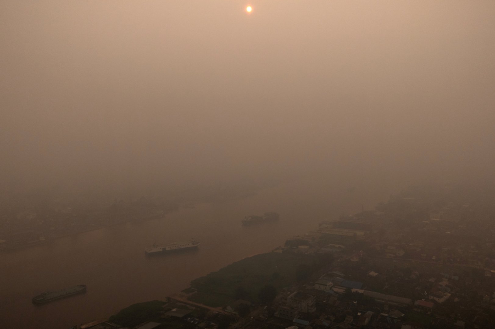 A drone view of ships on the Kapuas river as haze from wildfires blankets the area in Pontianak, West Kalimantan province, Indonesia, August 27, 2026. REUTERS/Willy Kurniawan