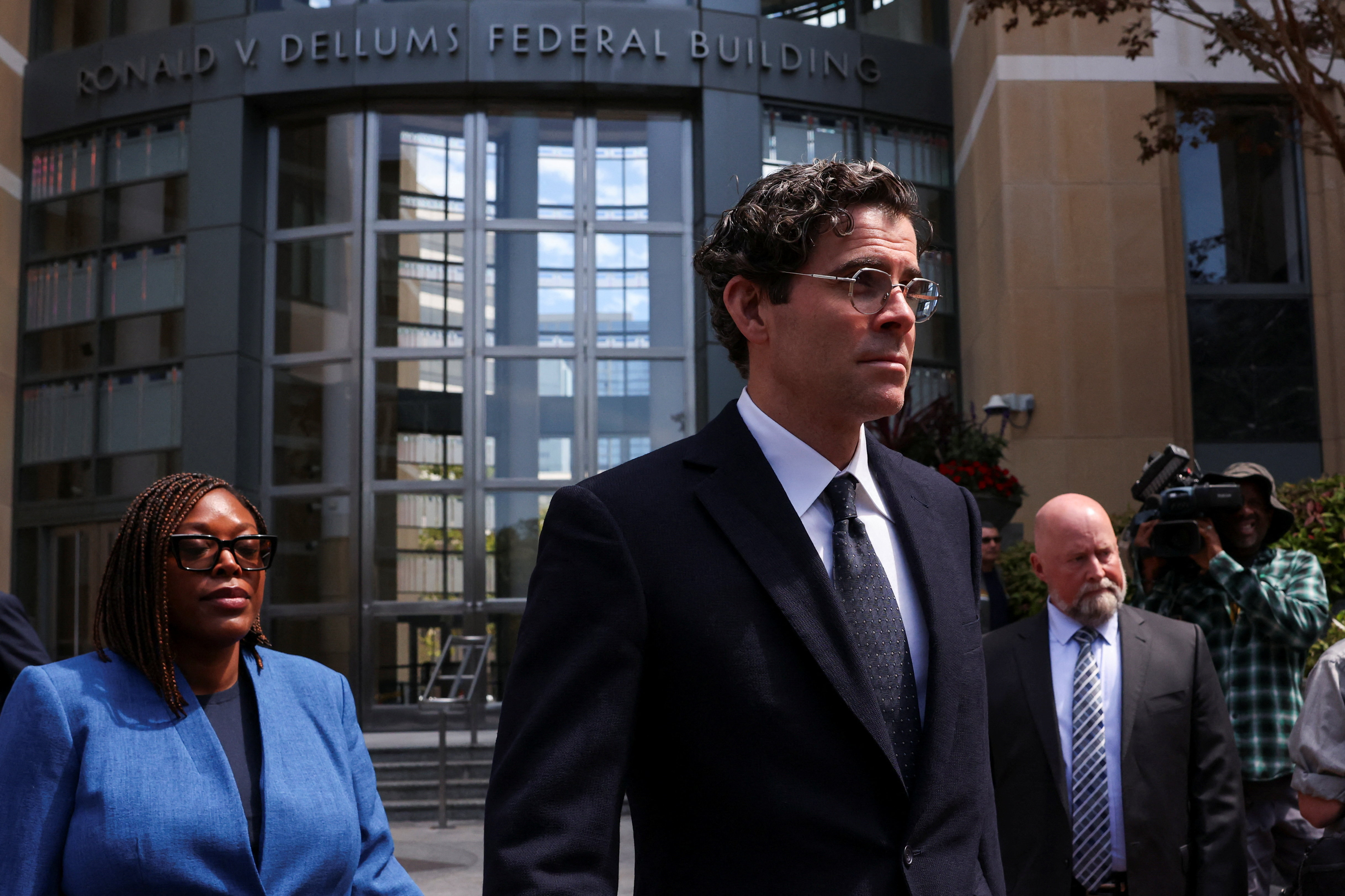 Witness Adam Mosseri, head of Instagram, leaves the courthouse, as Meta faces a landmark trial in federal court over claims from 29 states that the company illegally collected and used children's data in violation of federal law, allegedly designed its social media platforms to keep young users hooked and misled consumers about their safety, in Oakland, California, U.S., August 25, 2026. REUTERS/Manuel Orbegozo