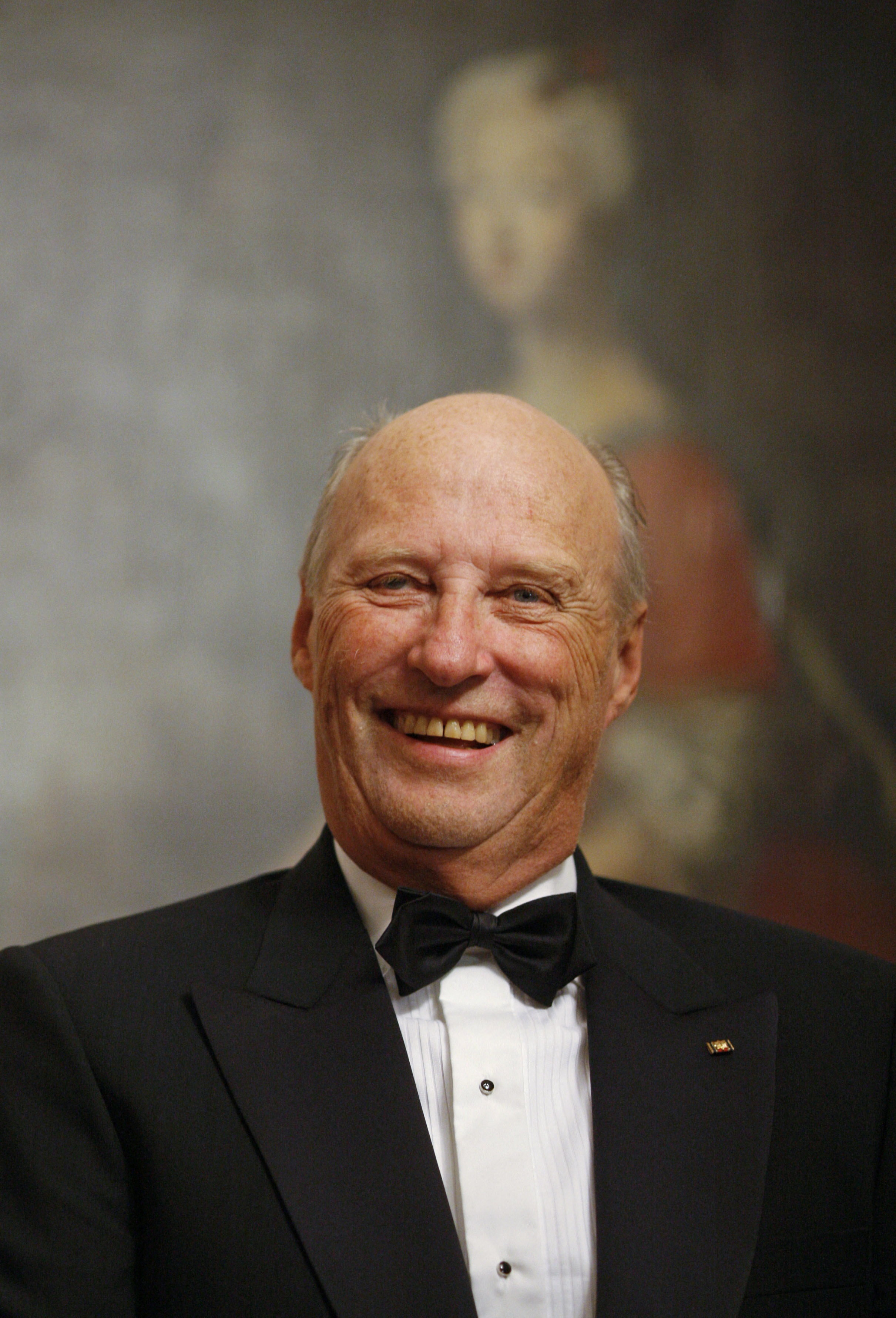 FILE PHOTO: King Harald of Norway is pictured before a state banquet at the presidential residence Bellevue Palace in Berlin, Germany October 15, 2007. REUTERS/Johannes Eisele/Pool/File Photo