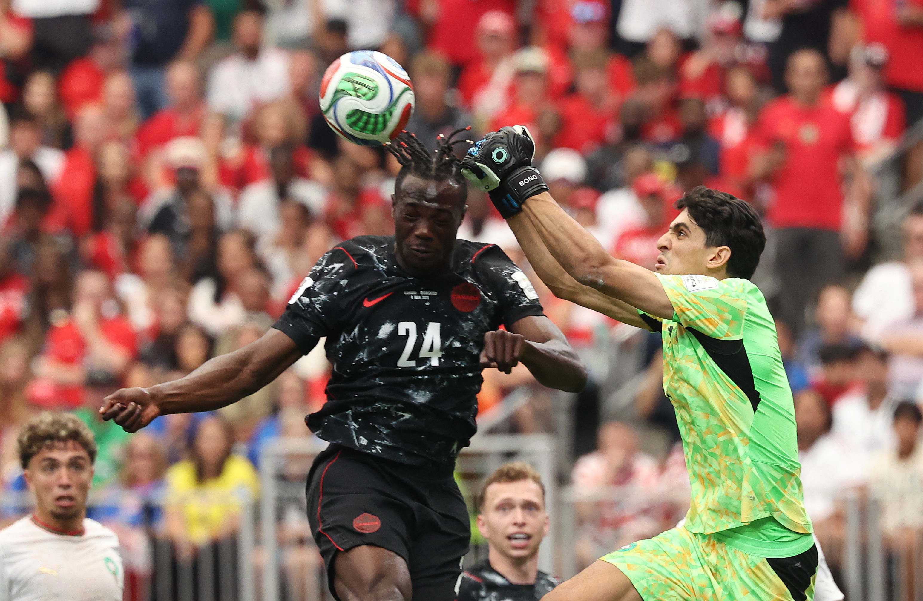 Soccer Football - FIFA World Cup 2026 - Round of 16 - Canada v Morocco - Houston Stadium, Houston, Texas, U.S. - July 4, 2026 Canada's Promise David in action with Morocco's Yassine Boubou IMAGN IMAGES via Reuters/Troy Taormina