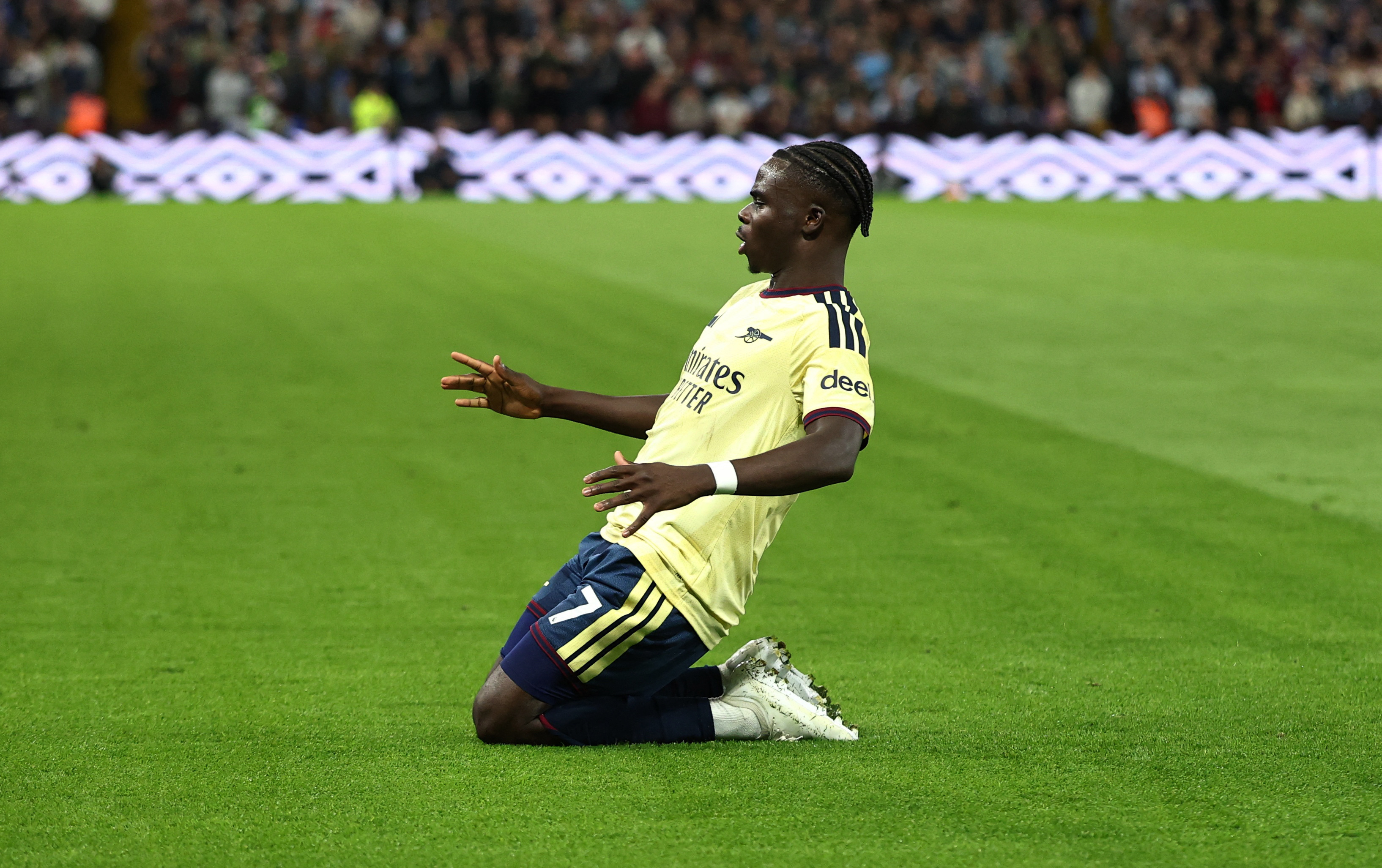 Soccer Football - Premier League - Aston Villa v Arsenal - Villa Park, Birmingham, Britain - August 31, 2026 Arsenal's Bukayo Saka celebrates scoring their first goal REUTERS/David Klein EDITORIAL USE ONLY. NO USE WITH UNAUTHORIZED AUDIO, VIDEO, DATA, FIXTURE LISTS, CLUB/LEAGUE LOGOS OR 'LIVE' SERVICES. ONLINE IN-MATCH USE LIMITED TO 120 IMAGES, NO VIDEO EMULATION. NO USE IN BETTING, GAMES OR SINGLE CLUB/LEAGUE/PLAYER PUBLICATIONS. PLEASE CONTACT YOUR ACCOUNT REPRESENTATIVE FOR FURTHER DETAILS..