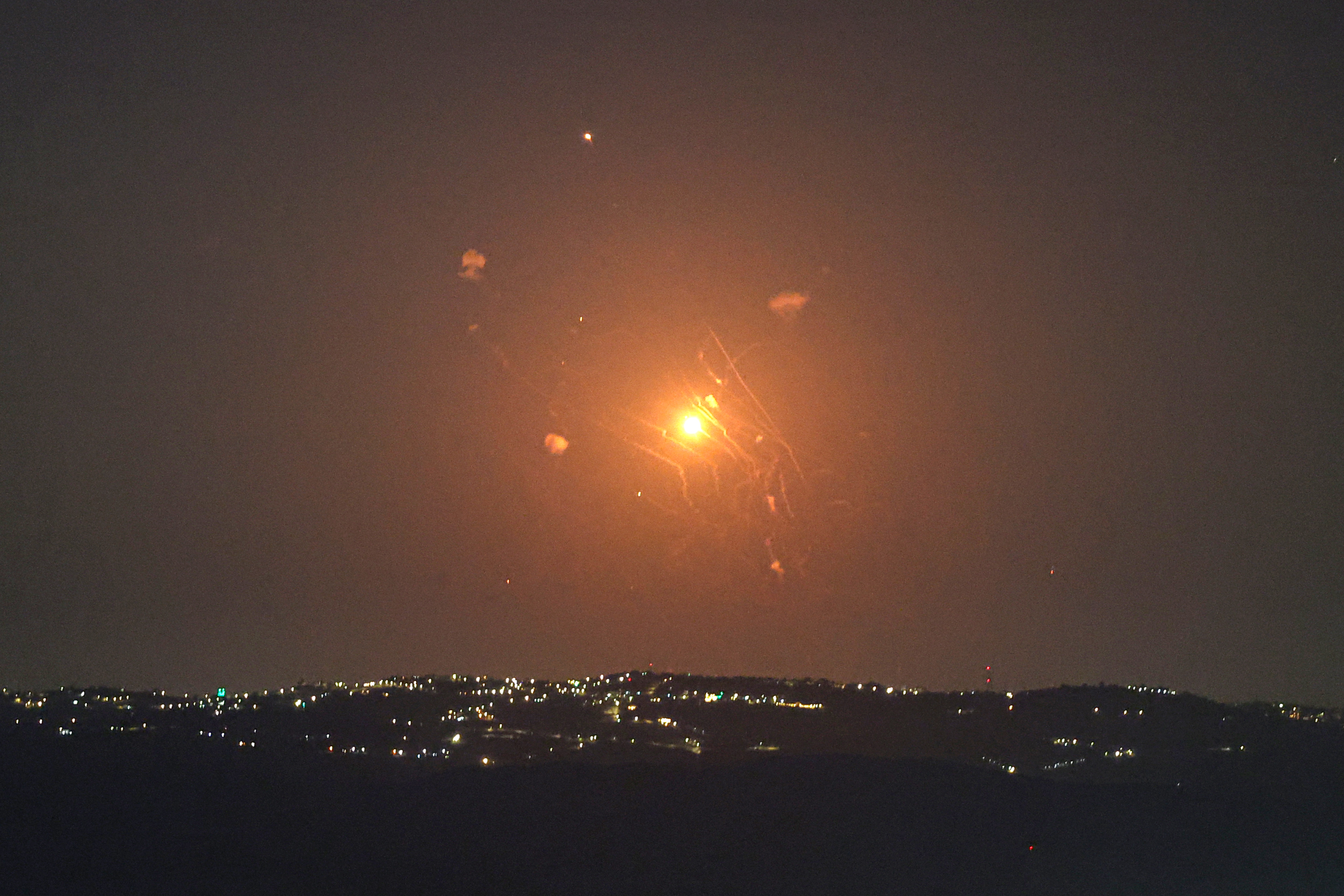 epa13224075 Jordanian air defenses reportedly intercept missiles launched from Iran, as seen from the Israeli side of the Jordan Valley, 09 September 2026. Iran's Islamic Revolutionary Guard Corps (IRGC) announced that they had launched missiles at a US base in Al-Azraq in Jordan, in response to US attacks on Iranian oil tankers. EPA/ATEF SAFADI
