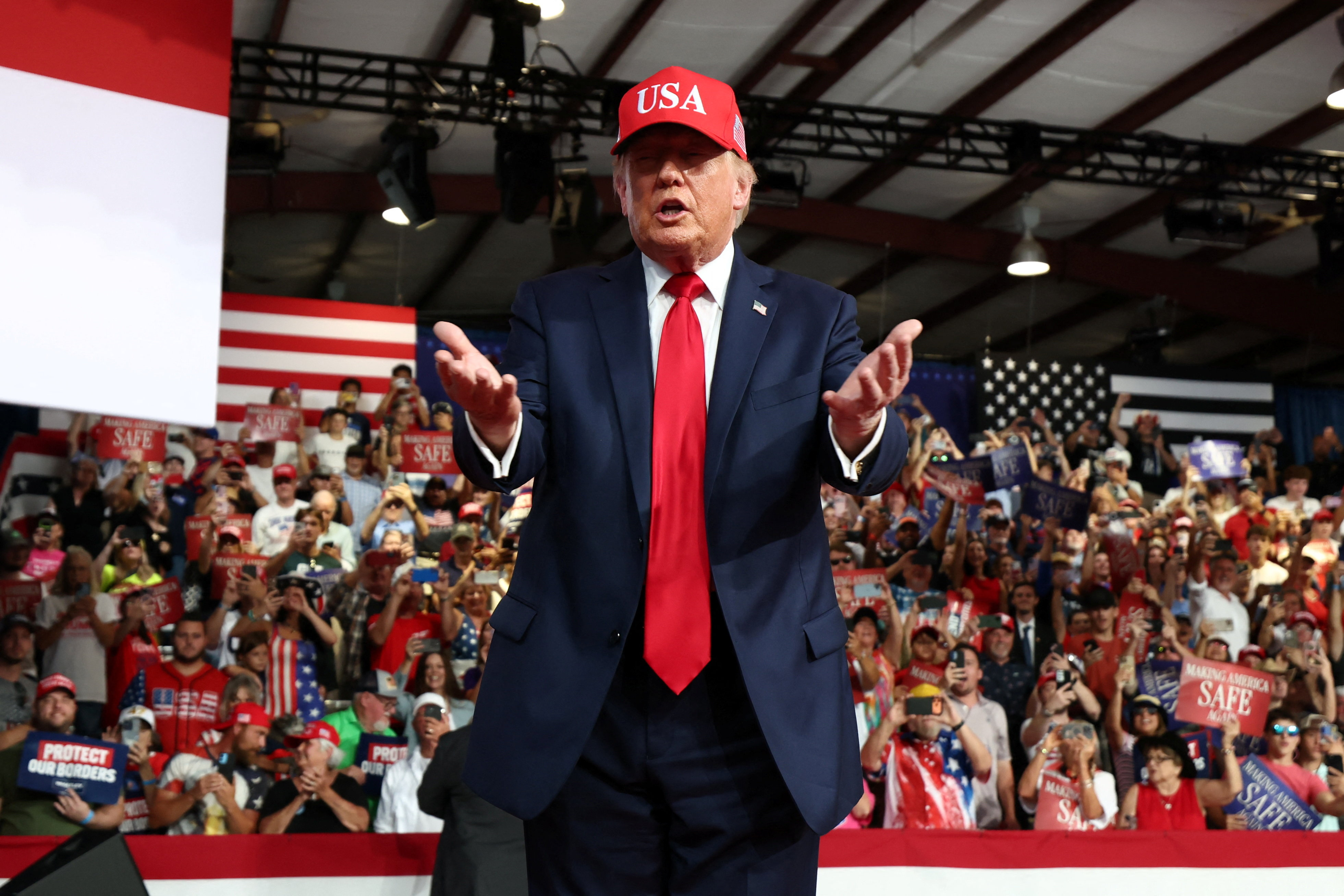 U.S. President Donald Trump arrives at Gastonia Municipal Airport to deliver remarks during a campaign rally in support of Republican U.S. Senate candidate Michael Whatley, in Gastonia, North Carolina, U.S., September 16, 2026. REUTERS/Kevin Lamarque