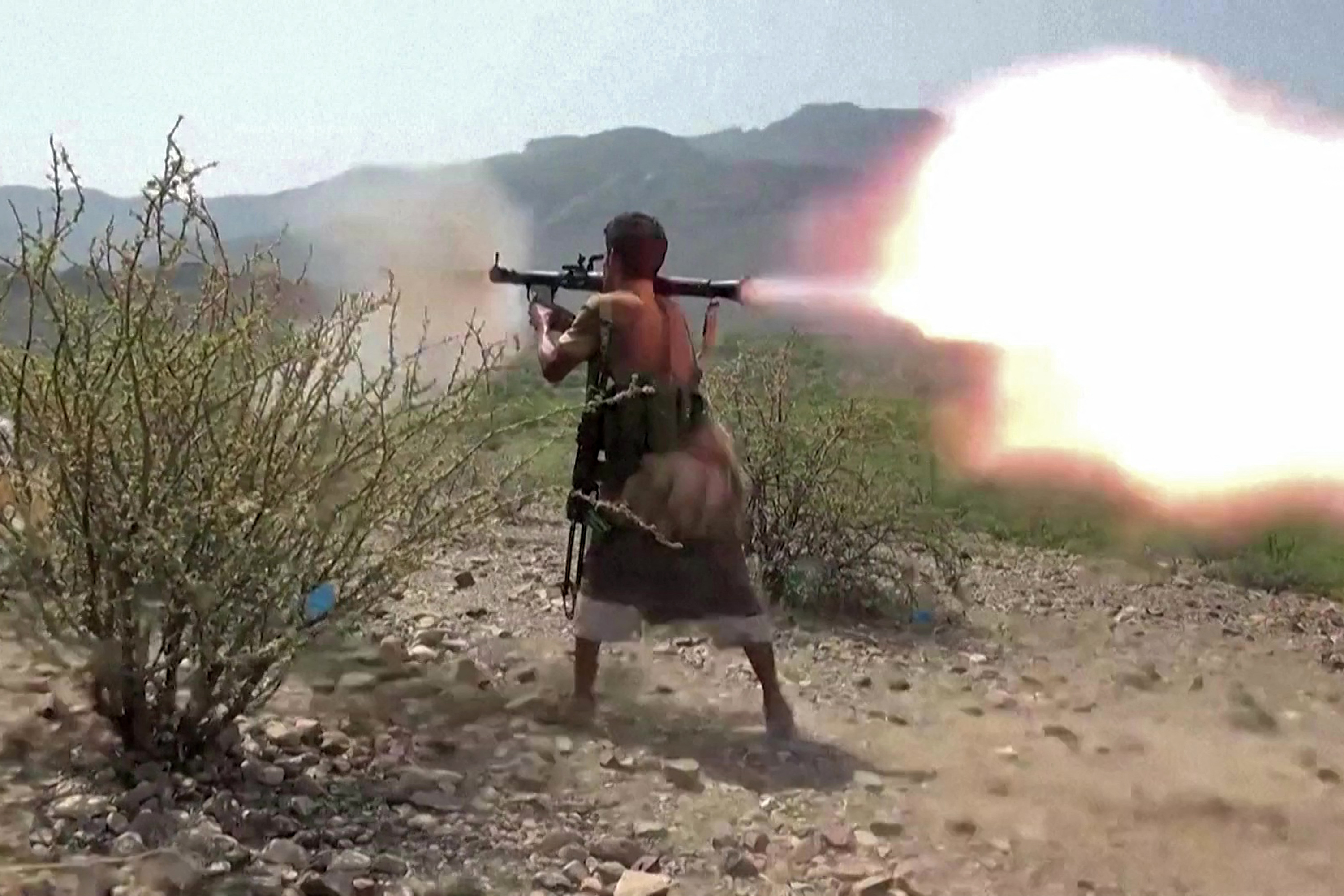 This screen grab taken from video footage released on September 8, 2026 by the Saudi-backed National Resistance Forces in Yemen shows a fighter firing a rocket-propelled grenade (RPG), as Yemeni government forces and National Resistance Forces fire at Houthi fighters on the Kadha front, west of the city of Taiz in Yemen's western Taiz province. Yemen's Houthi rebels struck a series of targets in Saudi Arabia on September 8, wounding 73, in their heaviest attack since the conflict reignited during the Middle East war. (Photo by Yemen National Resistance Forces / AFP) / RESTRICTED TO EDITORIAL USE - MANDATORY CREDIT "AFP PHOTO / NATIONAL RESISTANCE FORCES IN YEMEN / HANDOUT" - NO MARKETING NO ADVERTISING CAMPAIGNS - DISTRIBUTED AS A SERVICE TO CLIENTS