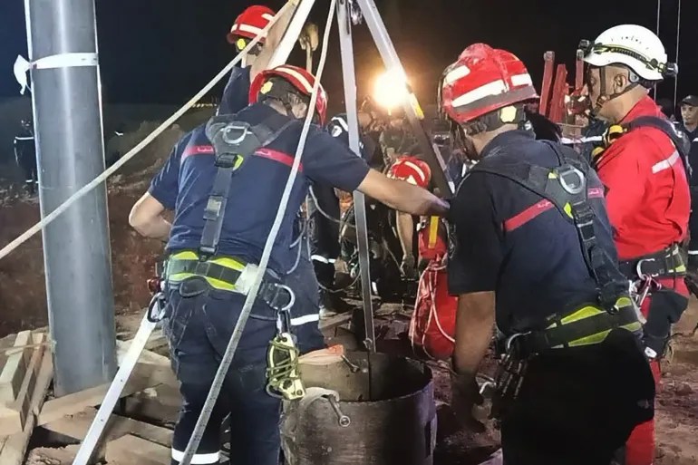 Rescue teams tried for four days to reach the child Ayoub [Courtesy: Bawabat Al-Jazayer]
