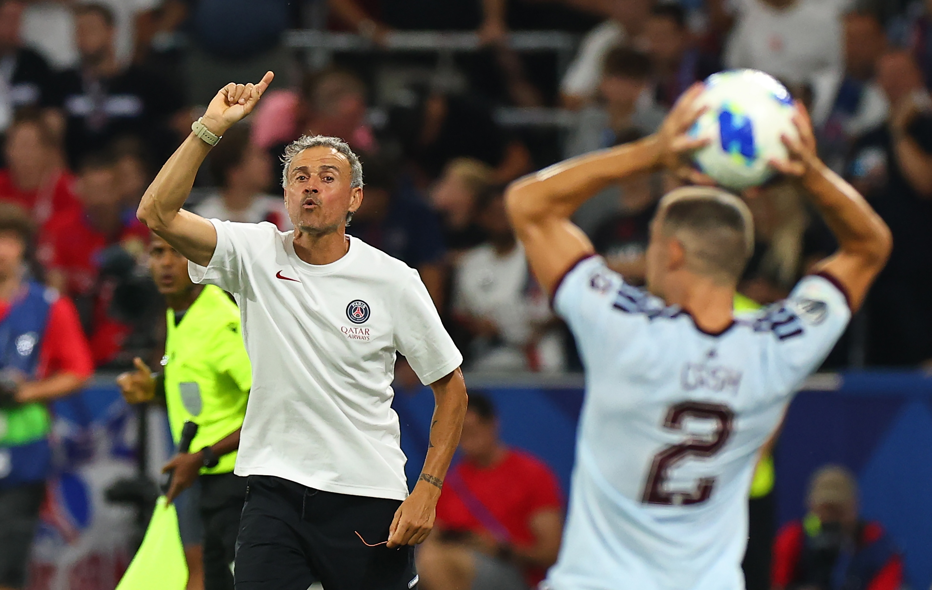 epa13164992 Head coach Luis Enrique of Paris Saint Germain reacts during the UEFA Super Cup match Paris Saint-Germain against Aston Villa, in Salzburg, Austria, 12 August 2026. EPA/ANNA SZILAGYI