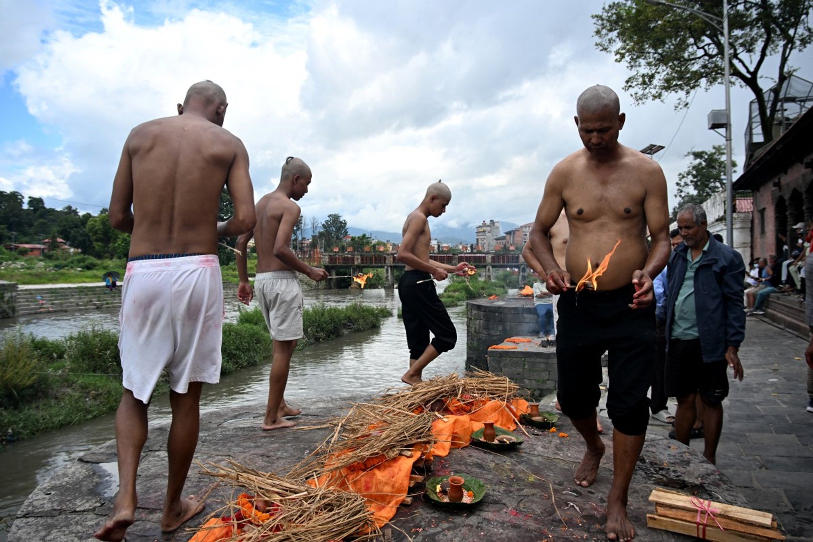 Relatives perform Nepali Hindu rites for cremating Kush grass effigies during symbolic funerals held for flood victims still reported missing, at Pashupatinath temple in Kathmandu on September 2, 2026. [Prakash Mathema / AFP}