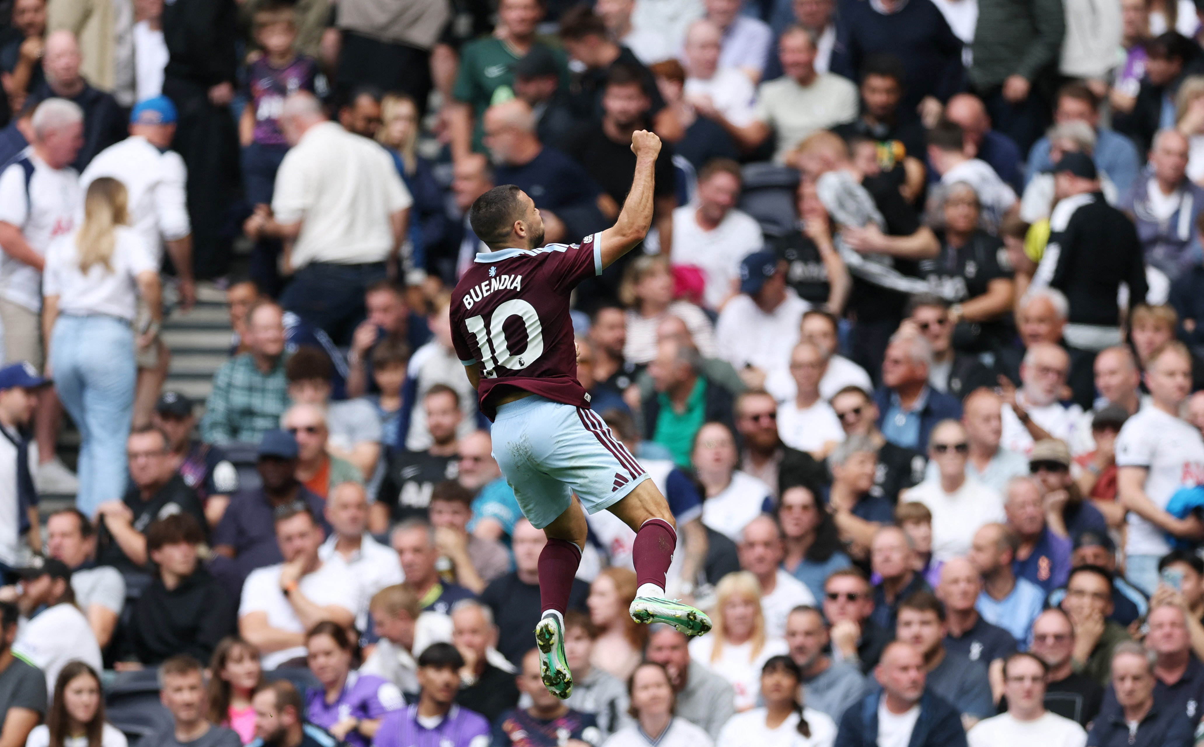 Soccer Football - Premier League - Tottenham Hotspur v Aston Villa - Tottenham Hotspur Stadium, London, Britain - September 19, 2026 Aston Villa's Emiliano Buendia celebrates scoring their third goal Action Images via Reuters/Paul Childs EDITORIAL USE ONLY. NO USE WITH UNAUTHORIZED AUDIO, VIDEO, DATA, FIXTURE LISTS, CLUB/LEAGUE LOGOS OR 'LIVE' SERVICES. ONLINE IN-MATCH USE LIMITED TO 120 IMAGES, NO VIDEO EMULATION. NO USE IN BETTING, GAMES OR SINGLE CLUB/LEAGUE/PLAYER PUBLICATIONS. PLEASE CONTACT YOUR ACCOUNT REPRESENTATIVE FOR FURTHER DETAILS..