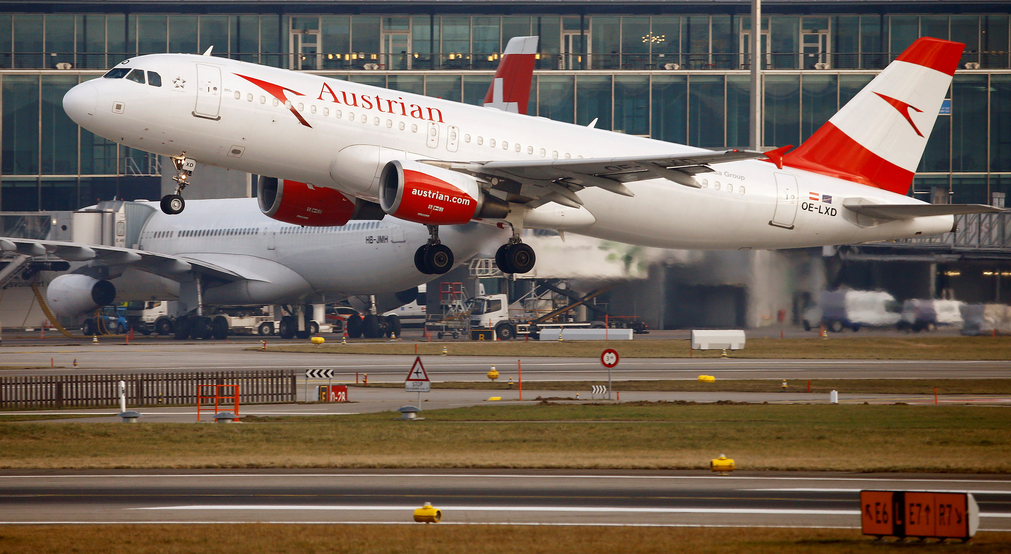An Austrian Airlines Airbus A320-200 aircraft takes off from Zurich Airport January 9, 2018 [Arnd Wiegmann/Reuters]