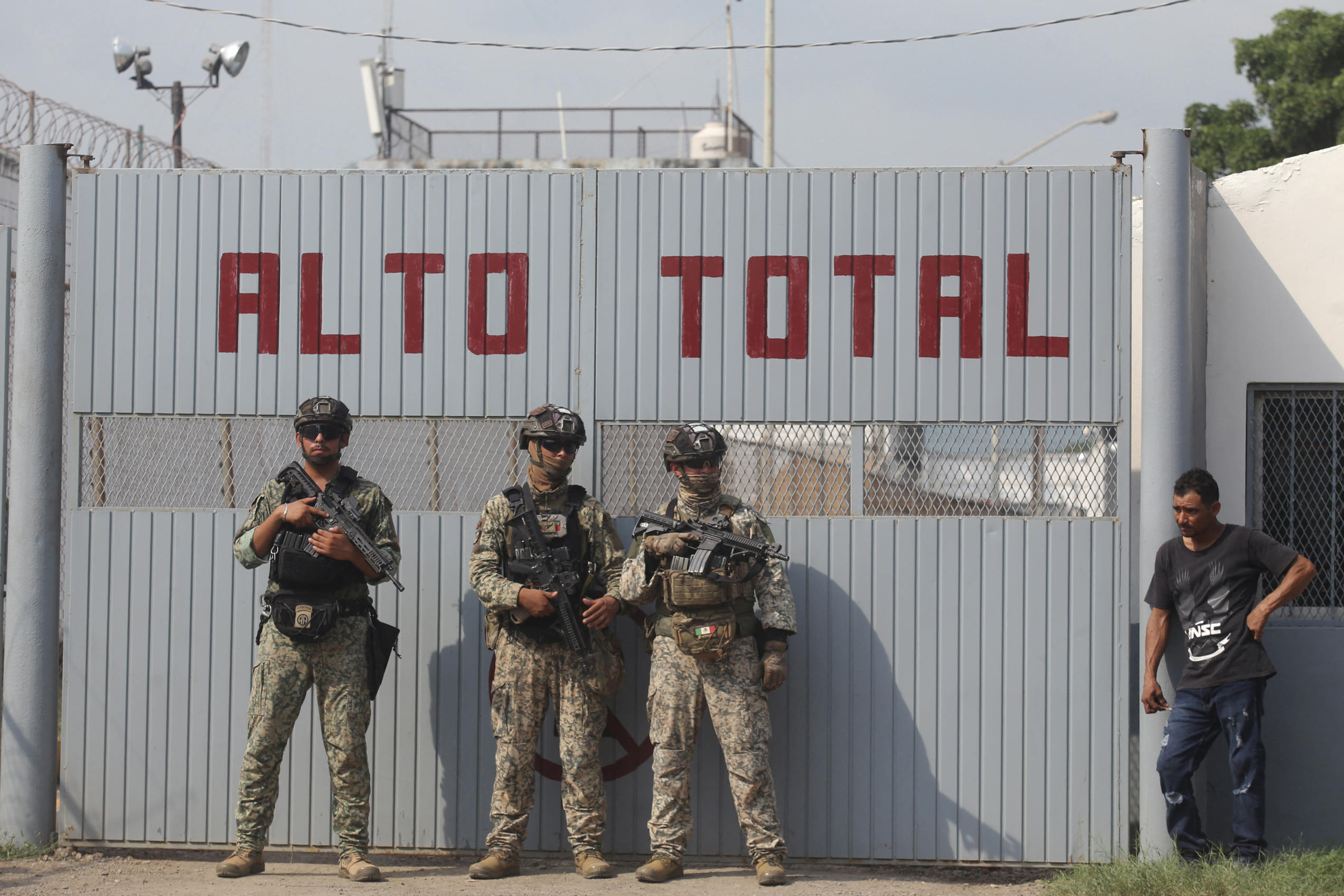 Members of the Mexican Army stand guard outside El Castillo prison following reports of a riot at the facility in Mazatlán, Mexico, on October 8, 2026.