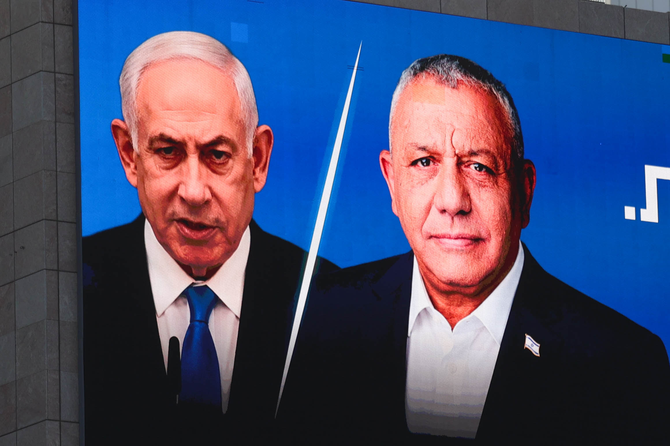 epa13283969 A large election billboard shows Israeli Prime Minister Benjamin Netanyahu (C-L) and leader of the Yashar party, Gadi Eisenkot (C-R), in Tel Aviv, Israel, 06 October 2026. Israel will hold elections on 27 October. EPA/ABIR SULTAN EPA