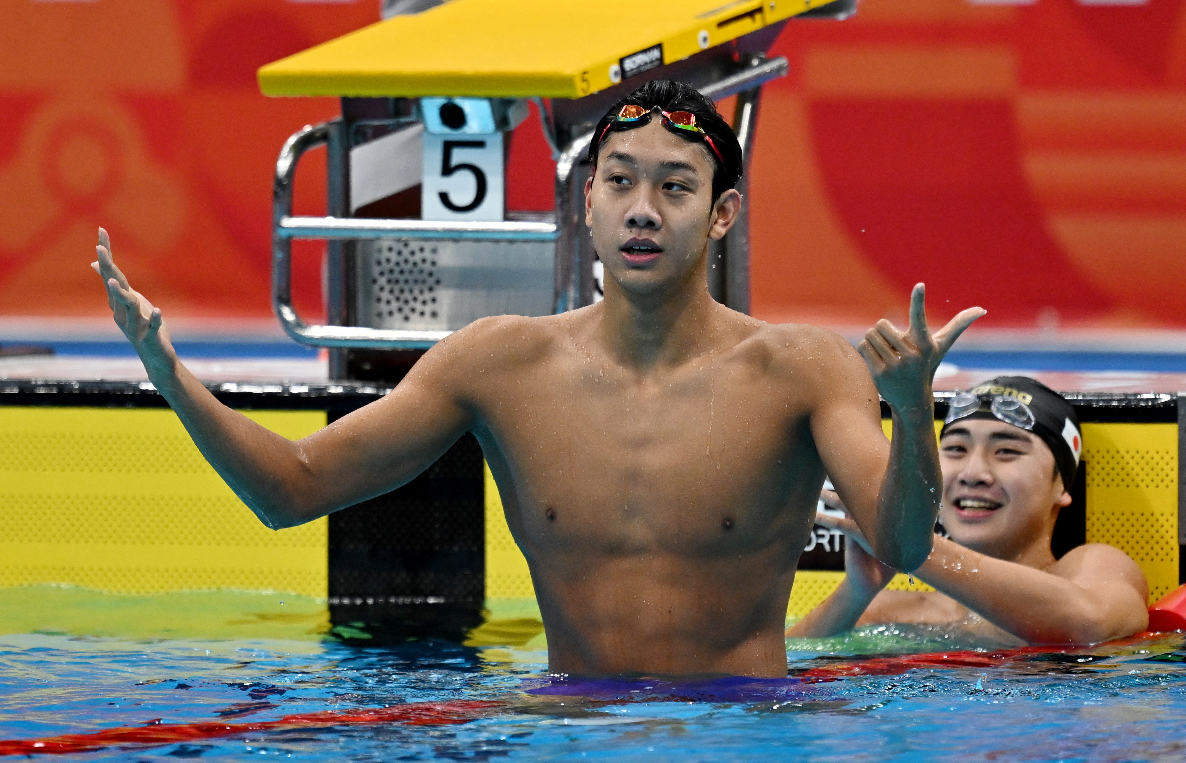 Asian Games - Aichi-Nagoya 2026 - Swimming - Tokyo Aquatics Centre, Koto, Tokyo, Japan - September 25, 2026 China's Zhang Zhanshuo celebrates after winning gold medal in Men's 400m Freestyle REUTERS/Andy Chua
