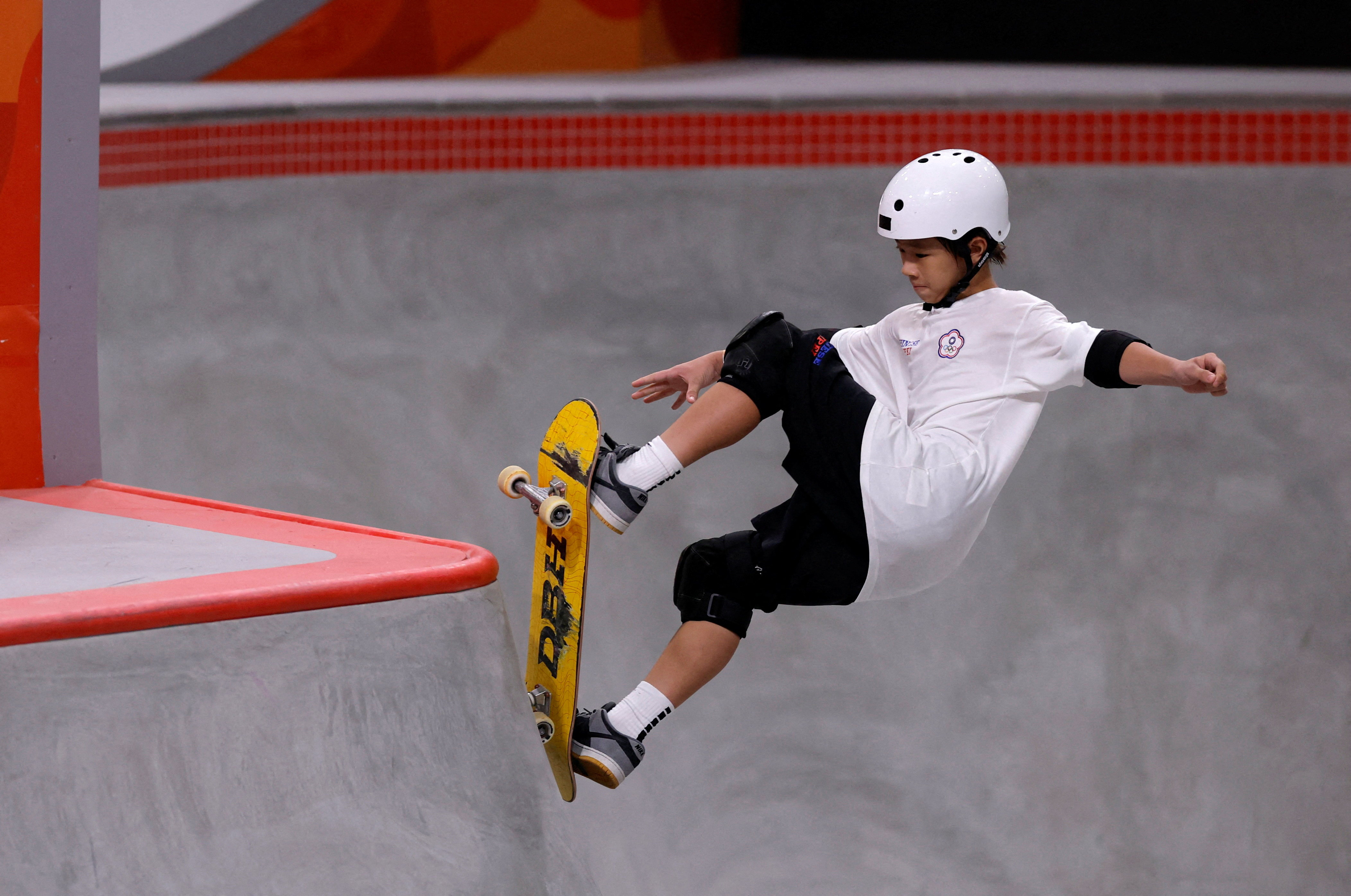 Asian Games - Aichi-Nagoya 2026 - Skateboarding - Men's Park Final - Aichi International Exhibition Center, Tokoname, Japan - September 25, 2026 Taiwan's Yong-yan Ku in action during the men's park final REUTERS/Andrew Couldridge REFILE - CORRECTING ID